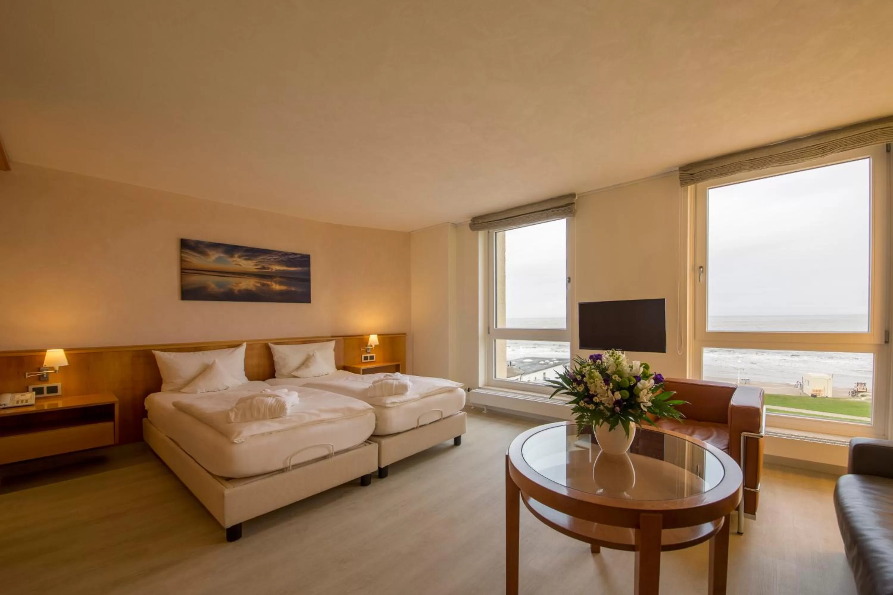 Photo of the whole room, Bed in Michels Strandhotel Germania