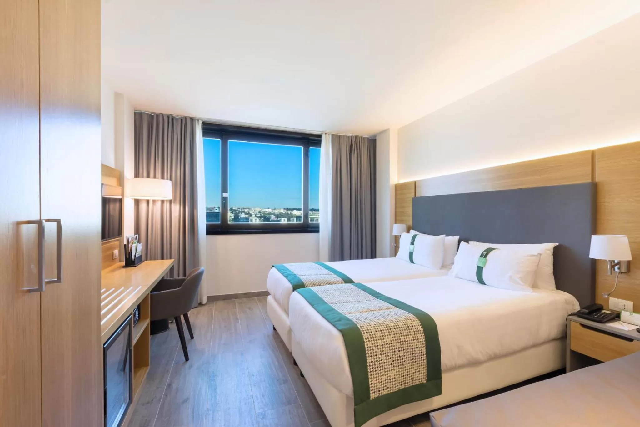 Photo of the whole room, Bed in Holiday Inn Naples by IHG