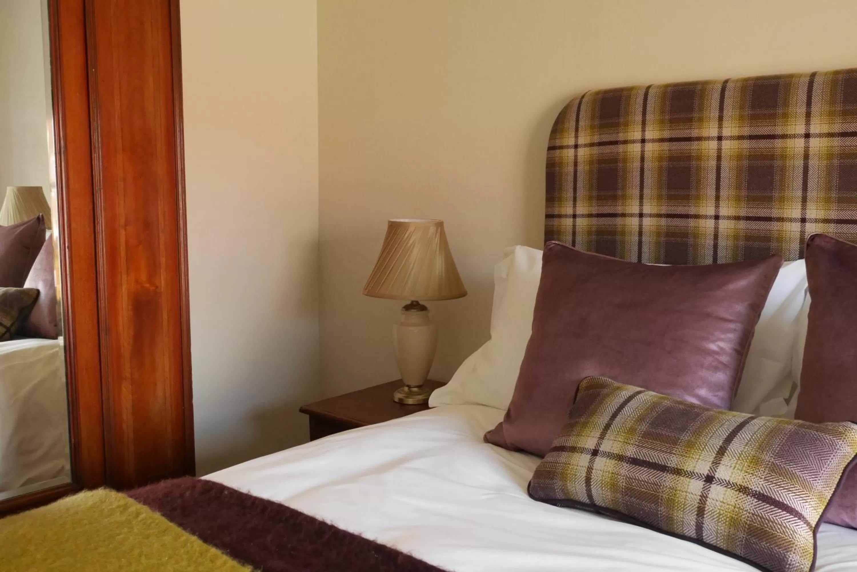 Bedroom, Bed in The Greyhound Inn