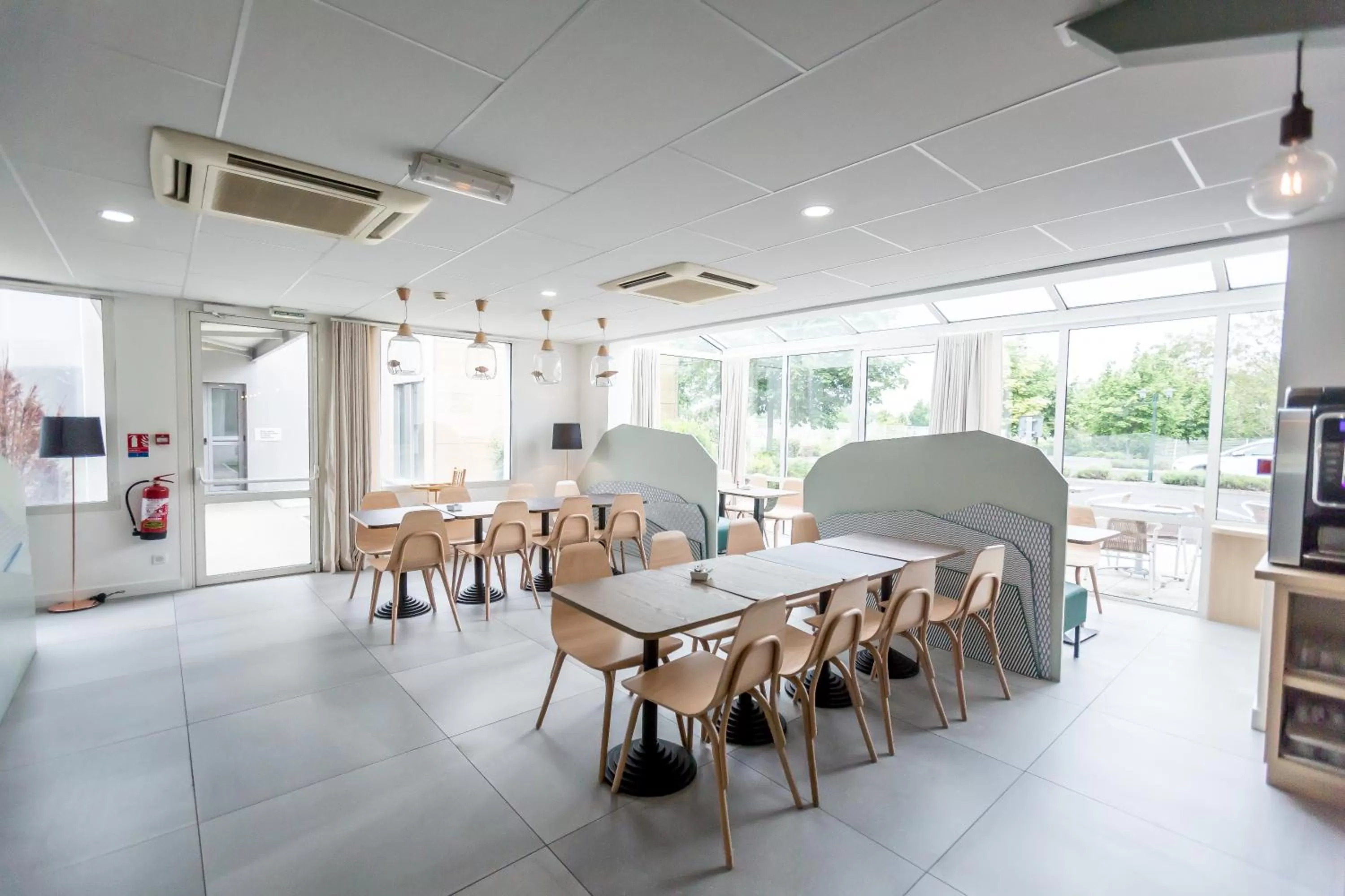 Dining area in Kyriad Clermont-Ferrand-Sud - La Pardieu