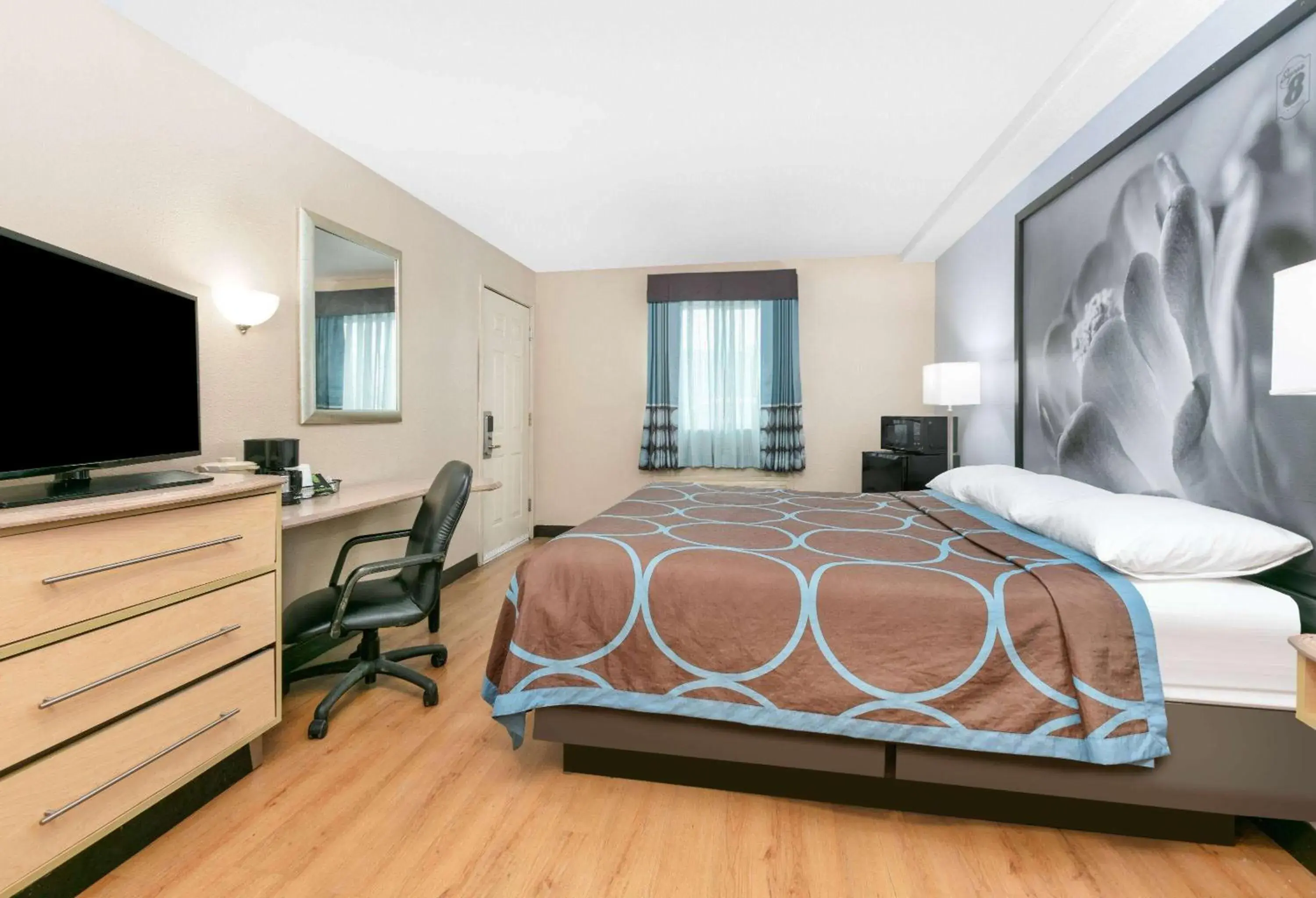 King Room with Bath Tub - Mobility Accessible/Non-Smoking in Super 8 by Wyndham New Braunfels I-35 King Room with Bath Tub - Mobility Accessible/Non-Smoking in Super 8 by Wyndham New Braunfels I-35