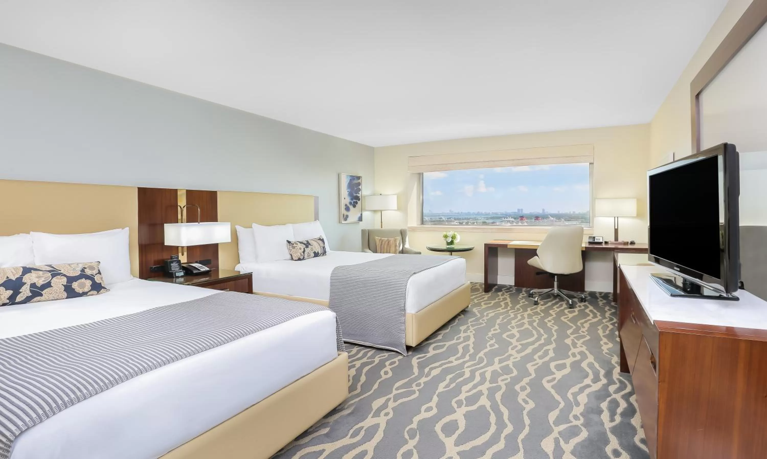 View (from property/room), Bed in InterContinental Miami by IHG