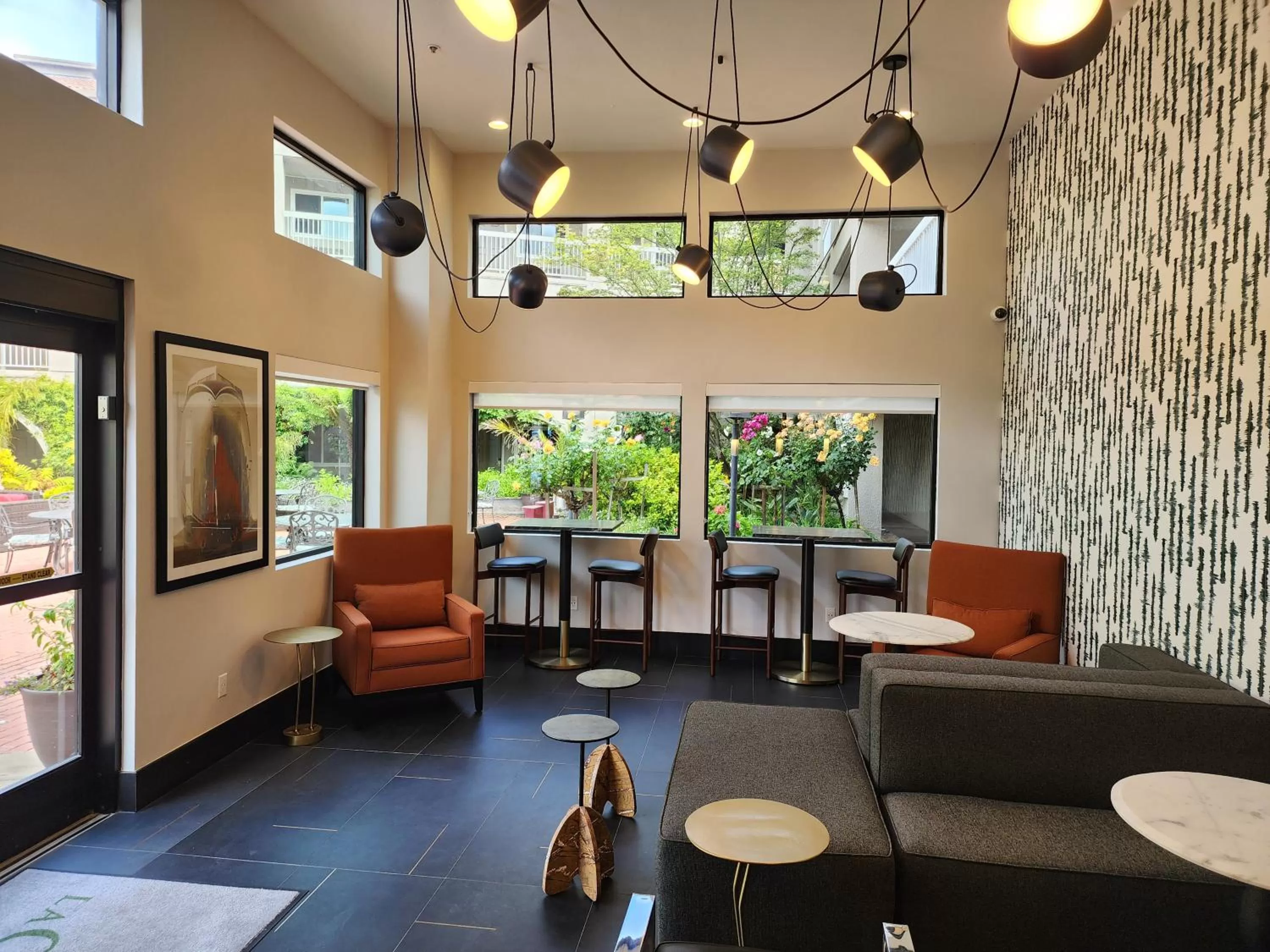 Lounge or bar in La Quinta by Wyndham San Francisco Airport West Millbrae FREE AIRPORT SHUTTLE