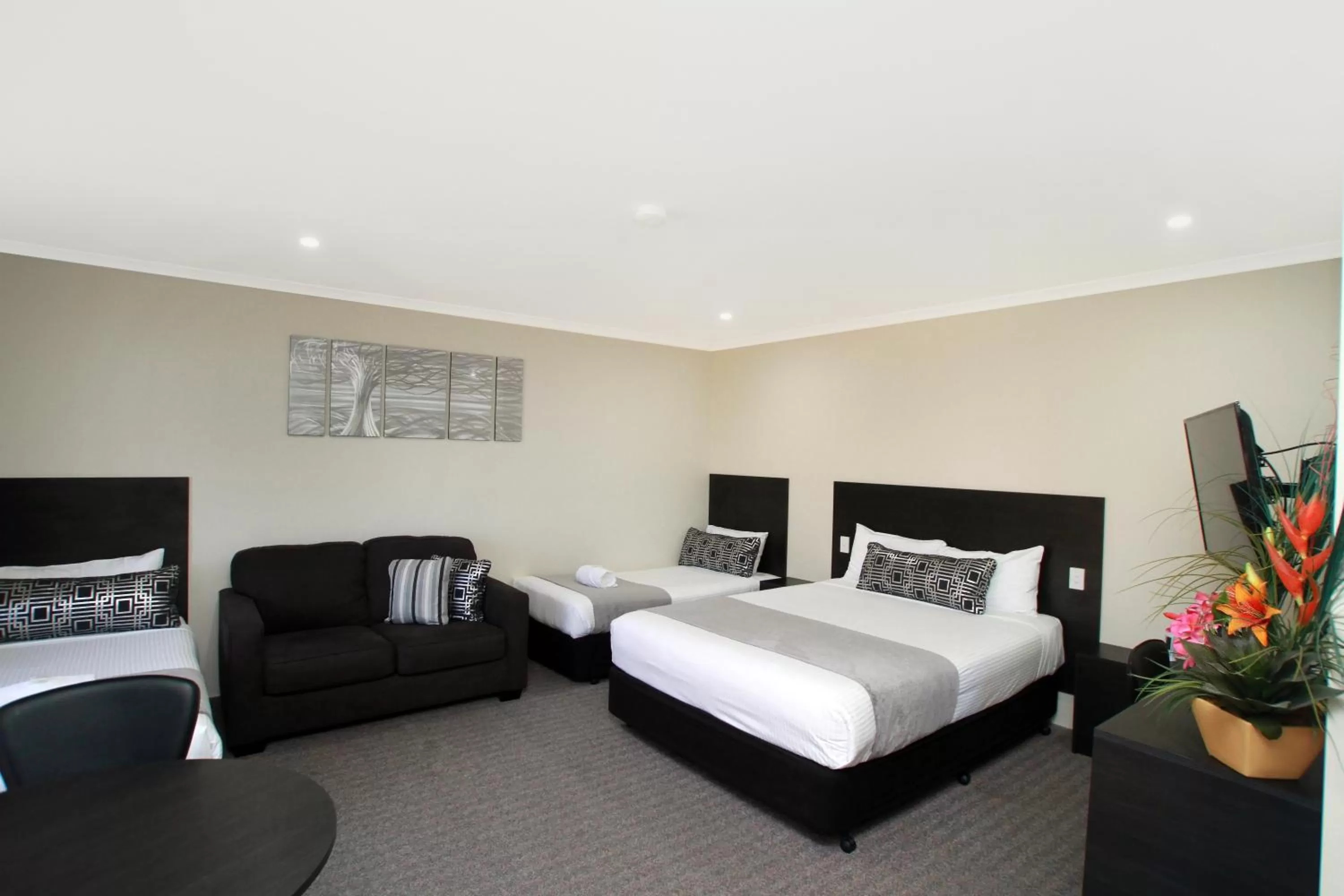 Photo of the whole room, Bed in Twofold Bay Motor Inn