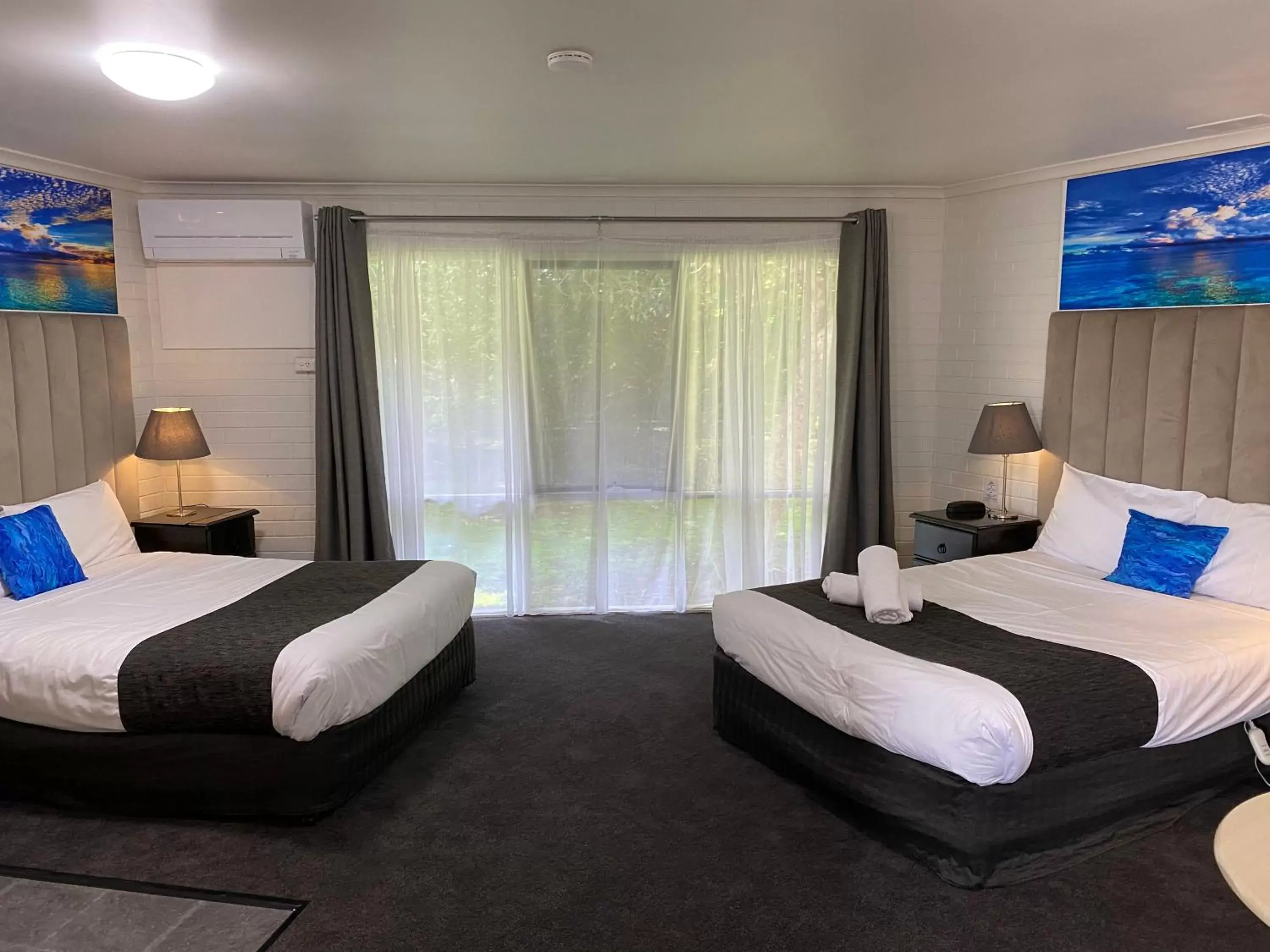 Deluxe Double Room with Two Double Beds in Frankston Motel Deluxe Double Room with Two Double Beds in Frankston Motel