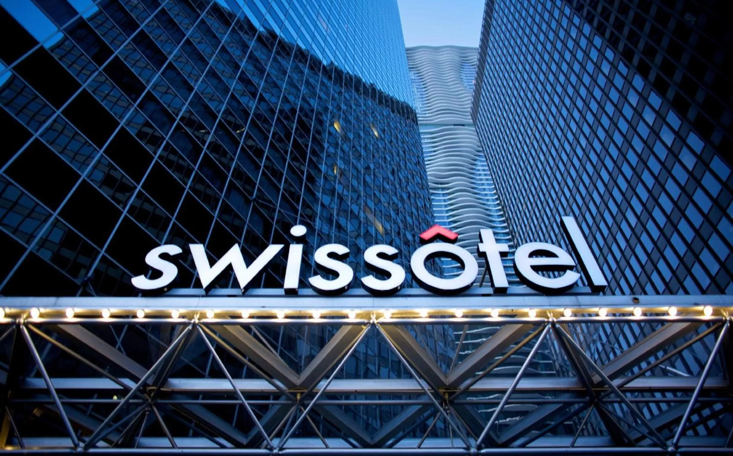 Facade/entrance in Swissotel Chicago