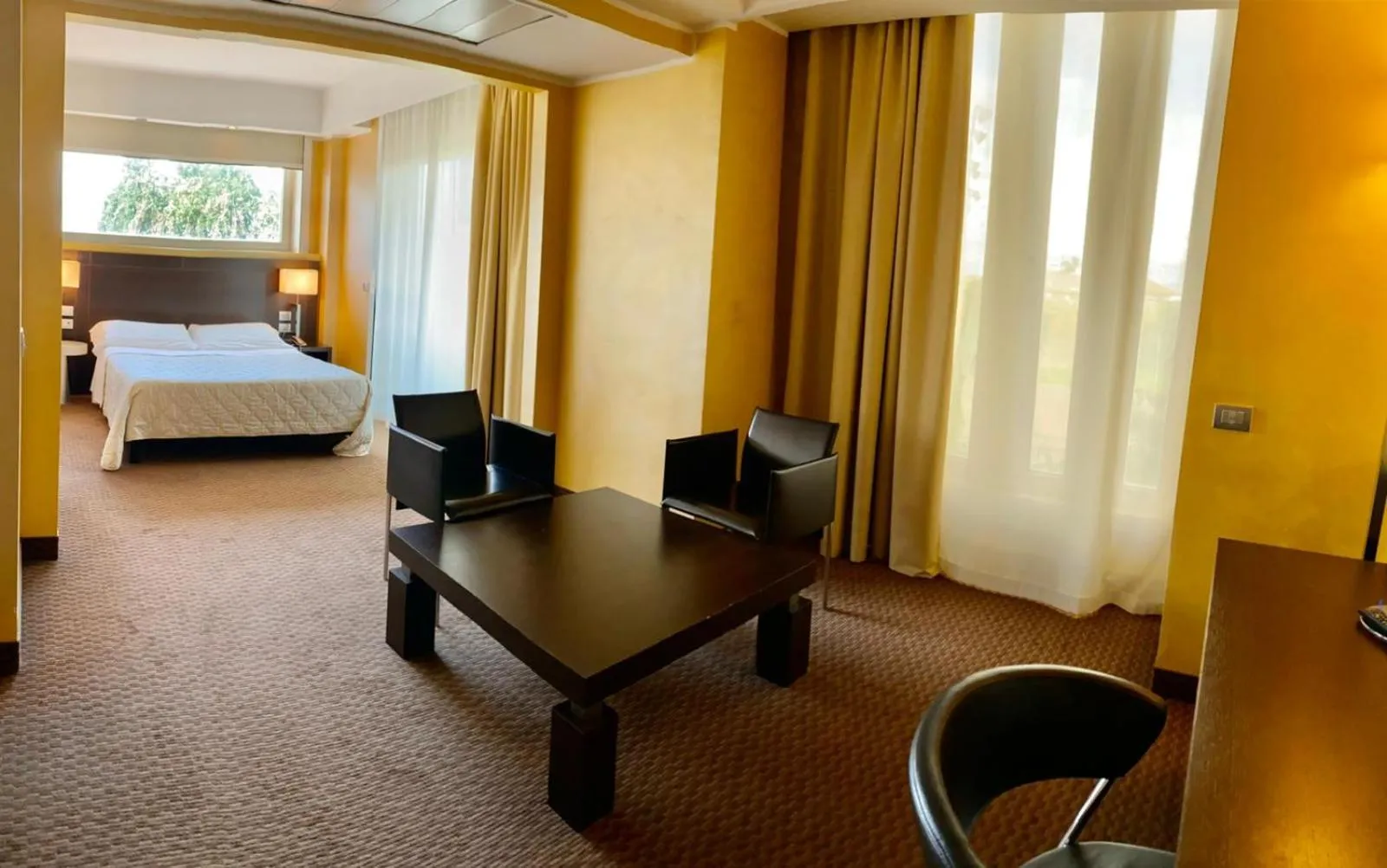 Living room, Bed in E' Hotel