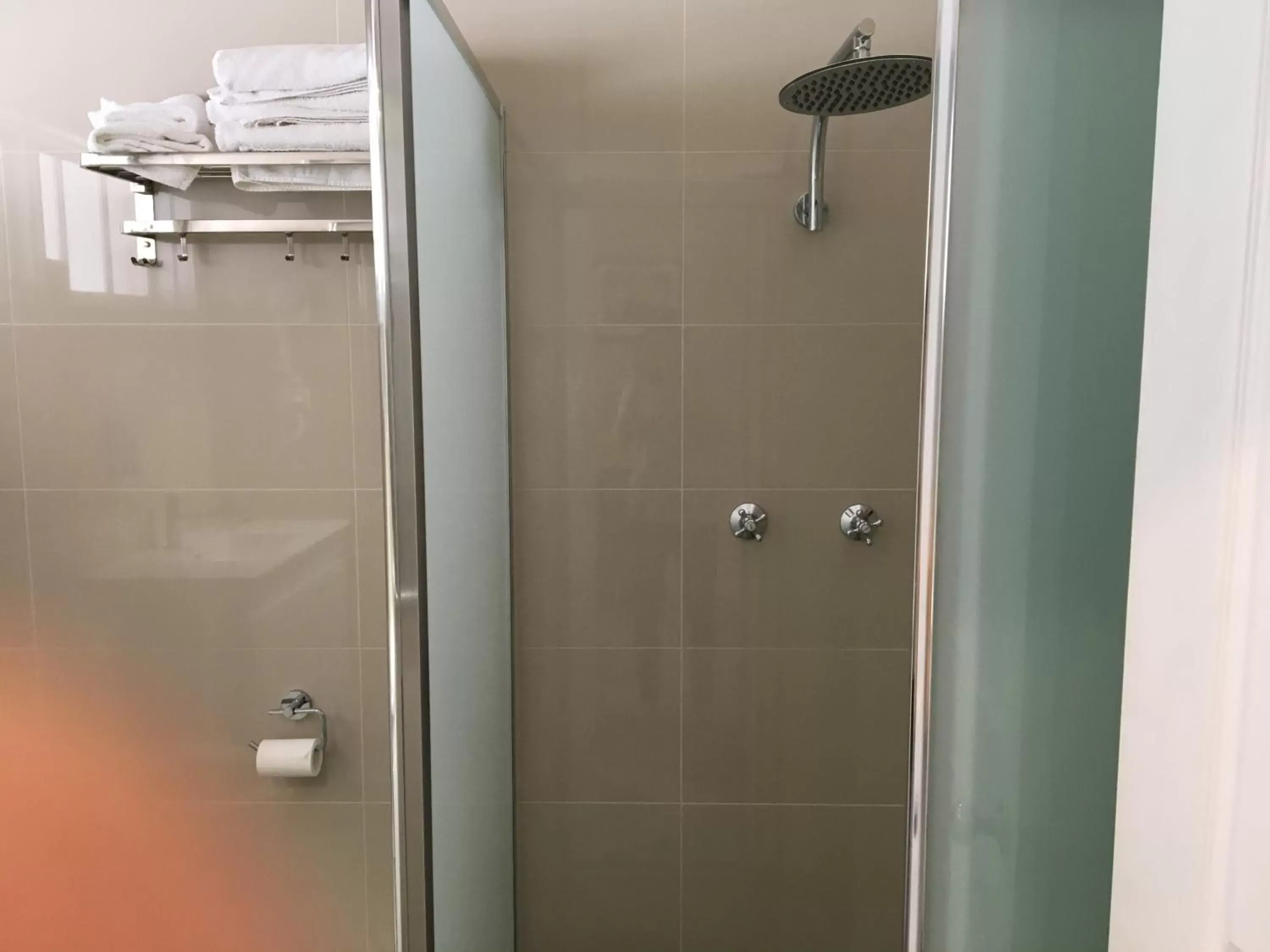 Queen Room in Poplars Inn Mittagong Queen Room in Poplars Inn Mittagong