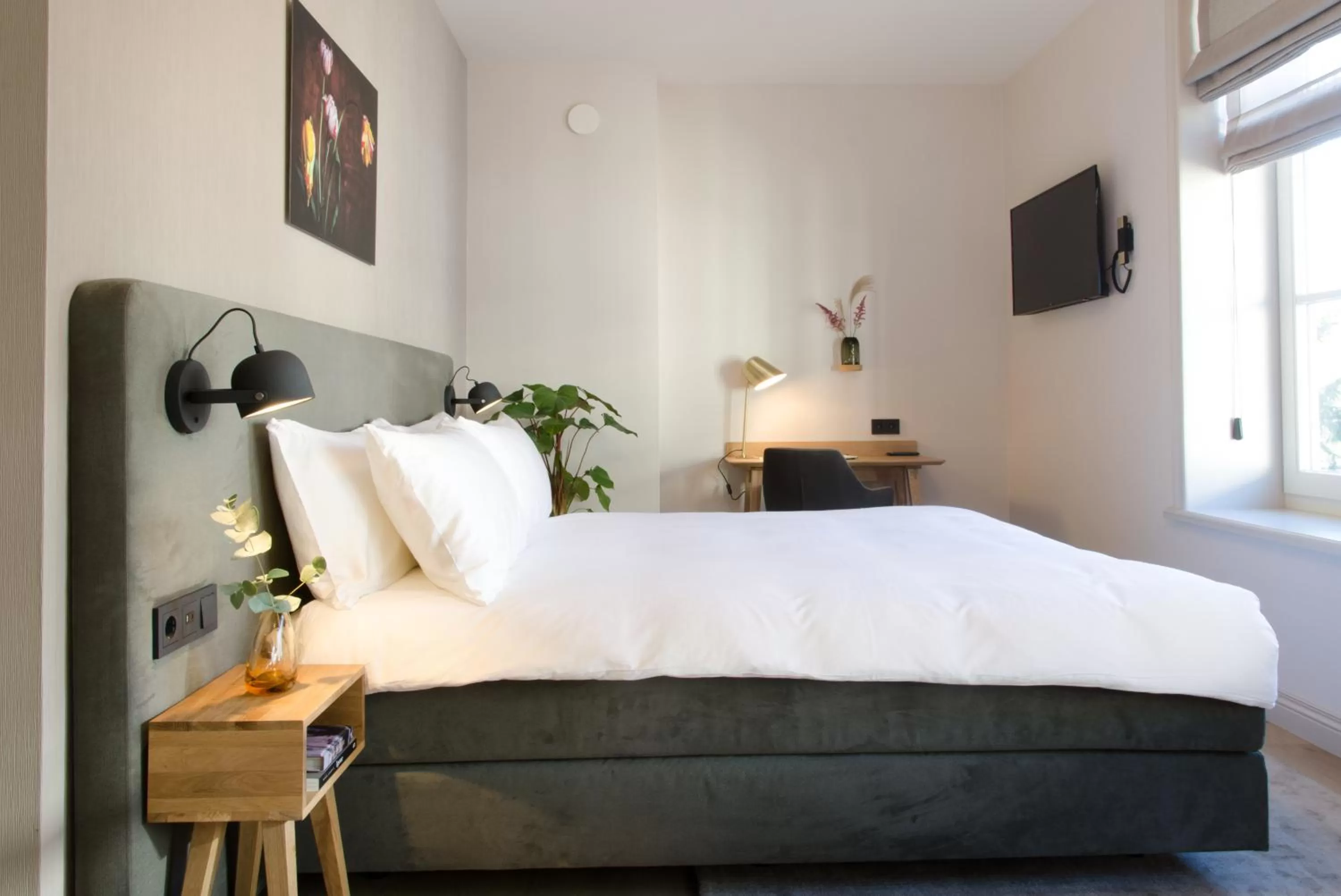 Bed in Hotel Flora Batava