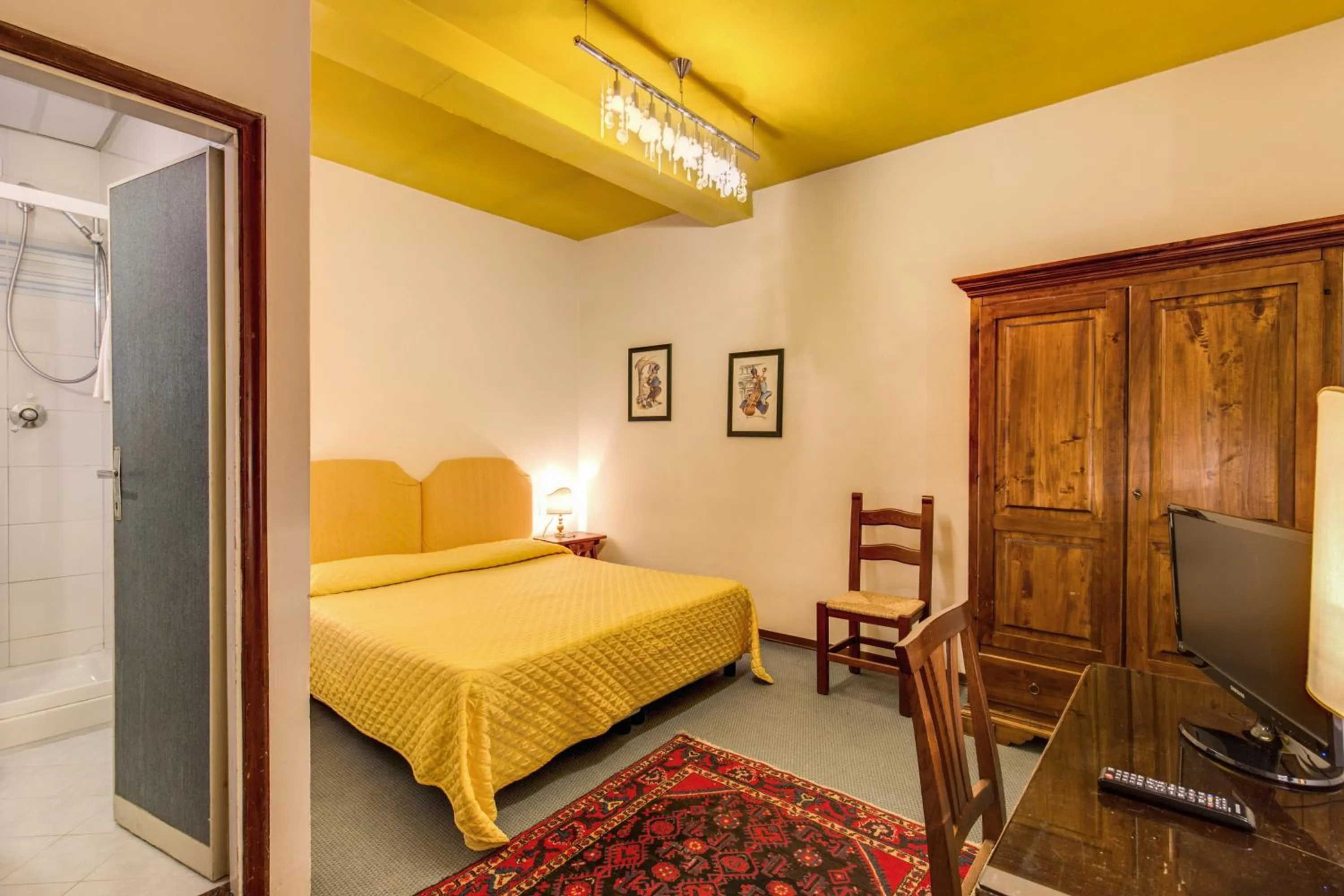 Photo of the whole room, Bed in Hotel Rex