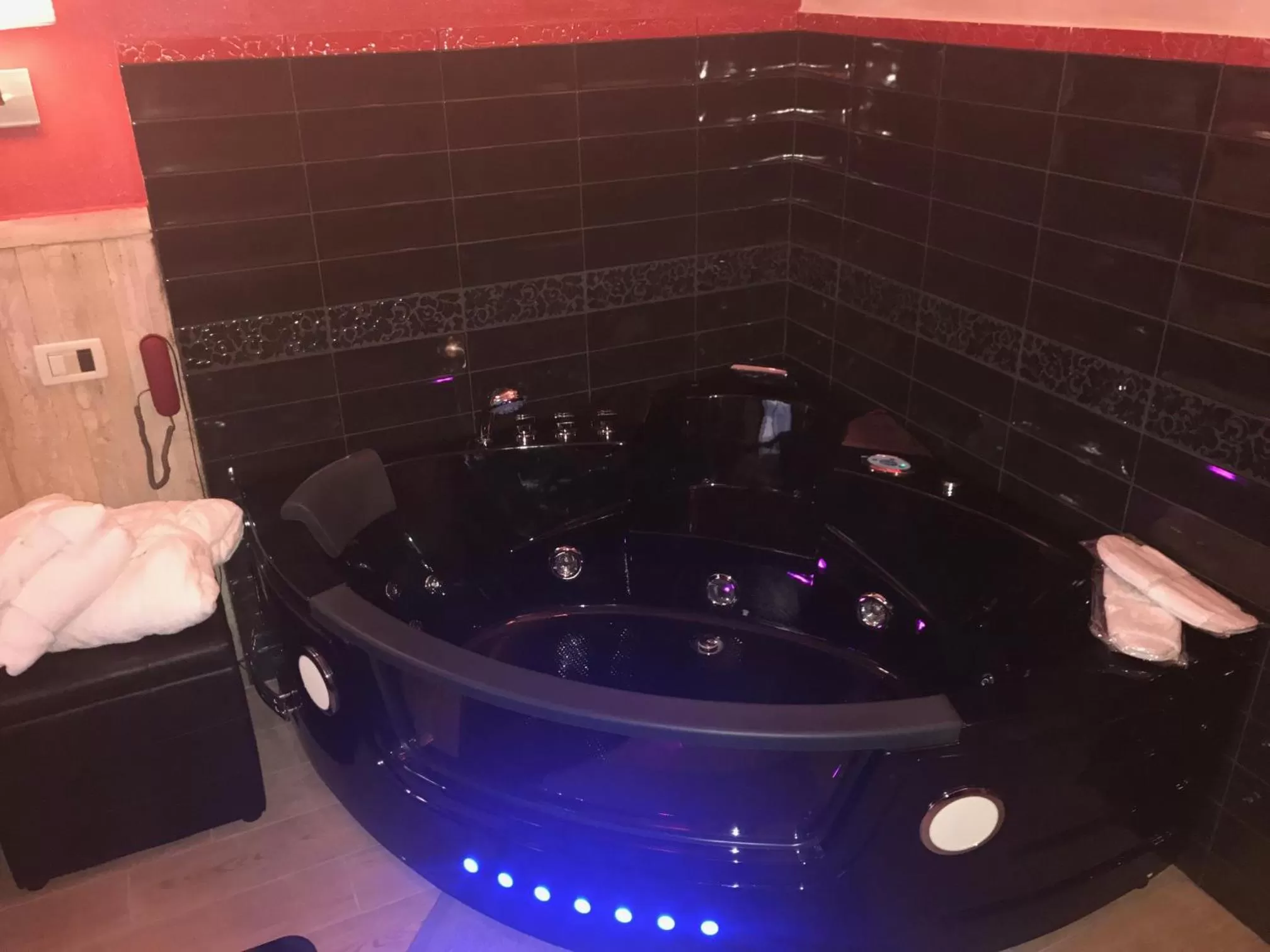 Area and facilities, Bathroom in Hotel Pyramid