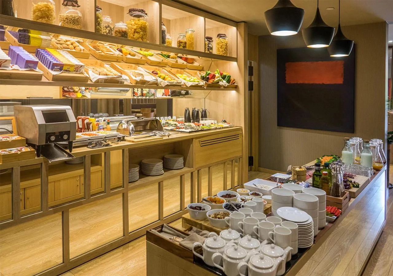 Breakfast in Hotel Àmbit Barcelona
