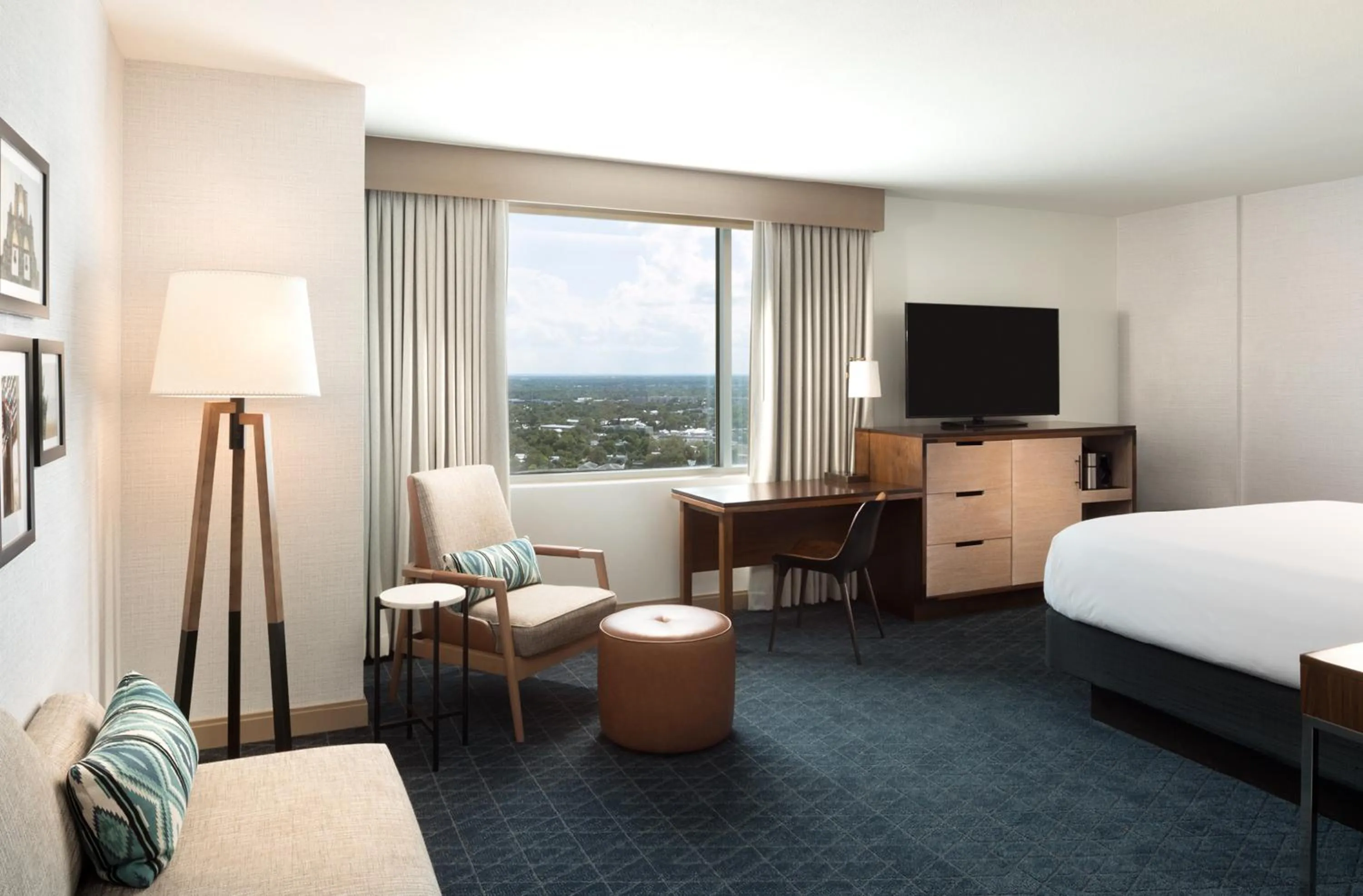 Corner King Room - single occupancy in Grand Hyatt San Antonio River Walk