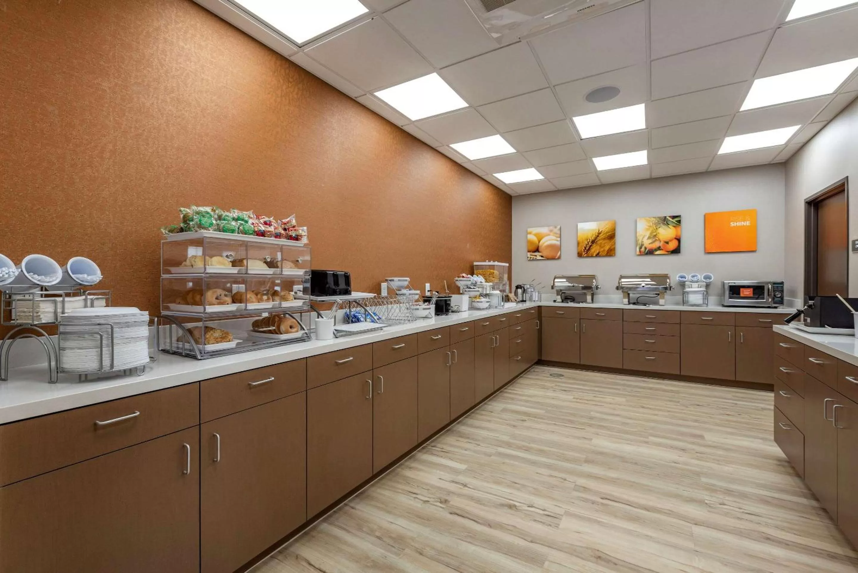 Breakfast in Comfort Suites Colorado Springs East - Medical Center Area