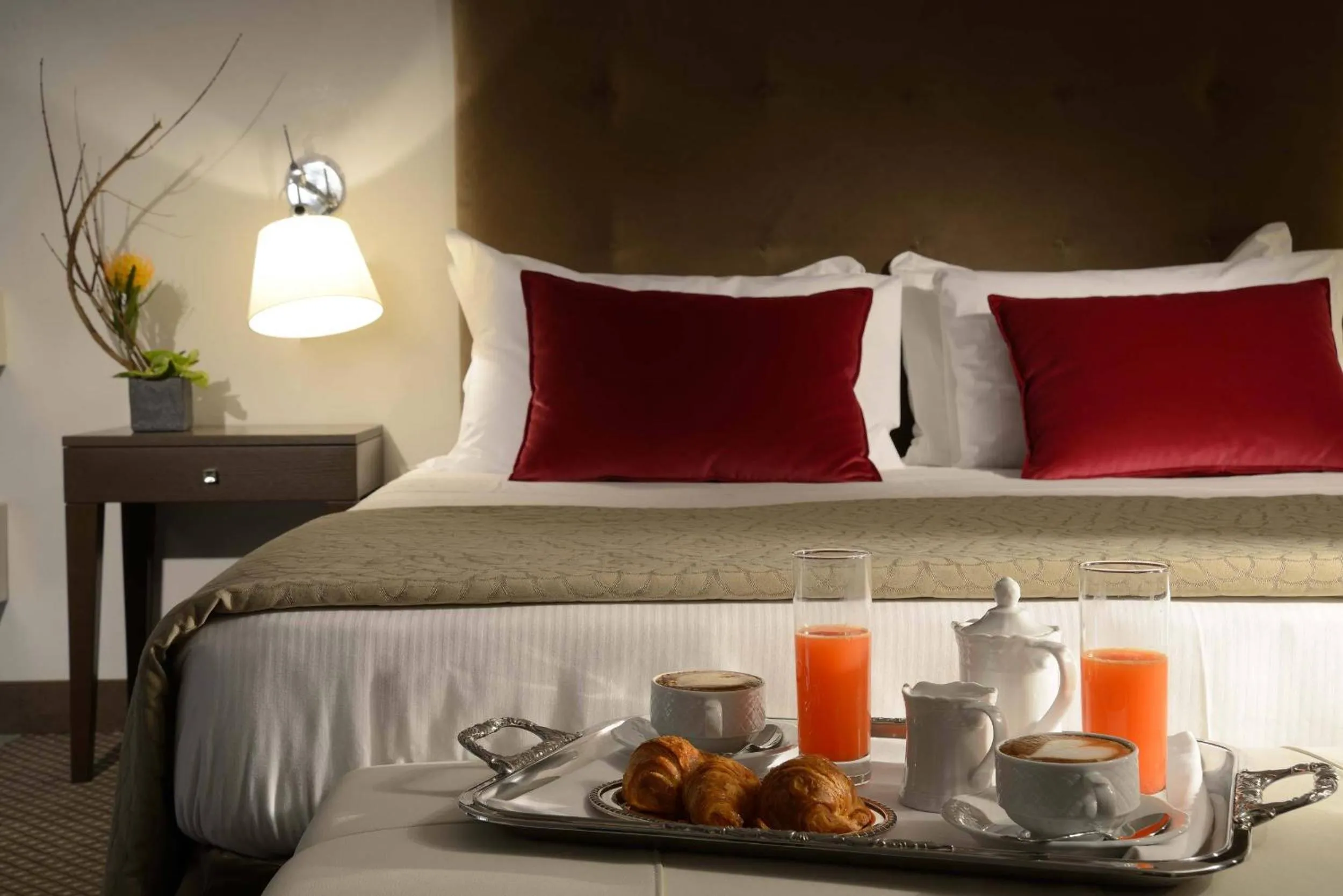 Bed in Colonna Palace Hotel