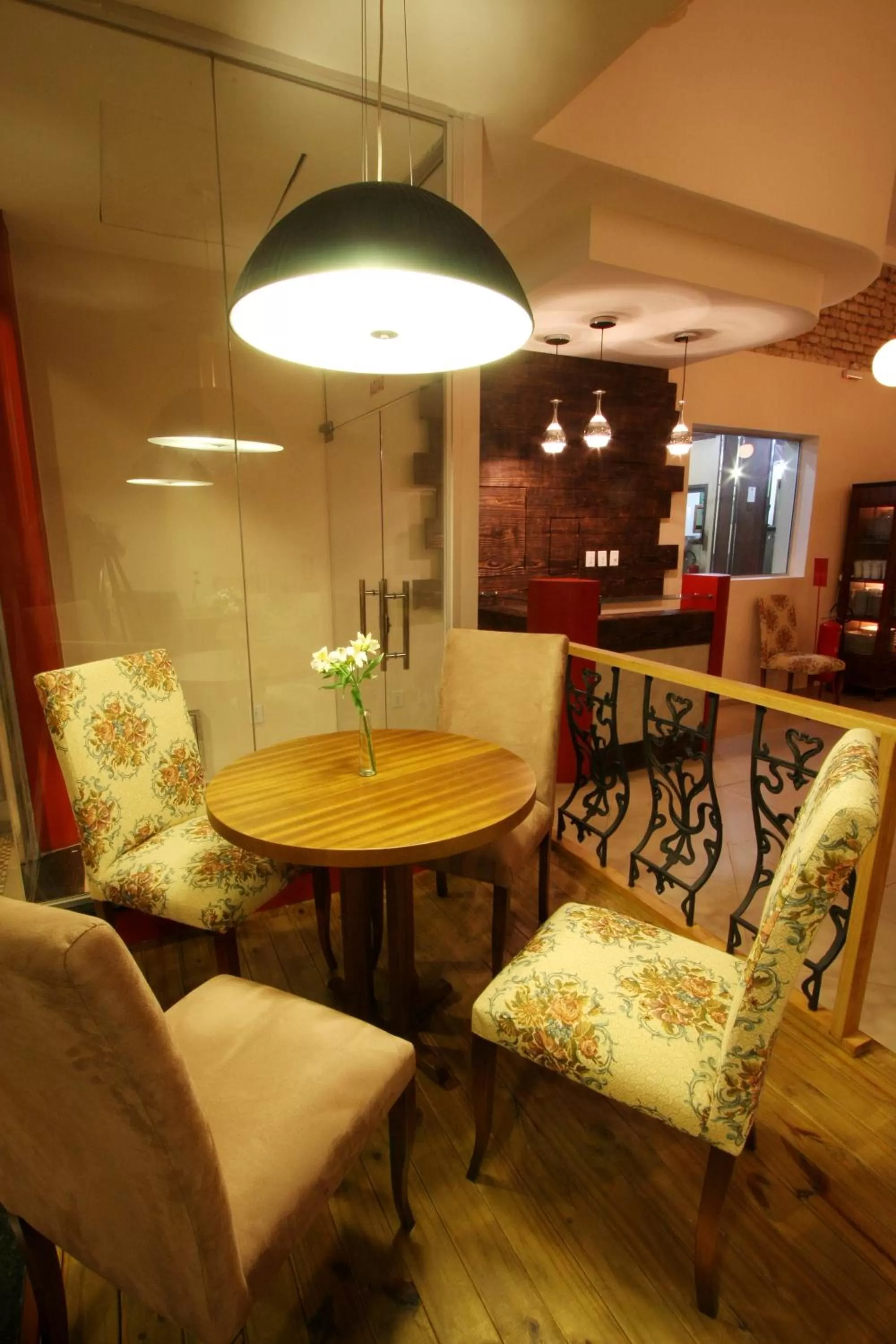 Restaurant/places to eat in Hotel Curi Executive