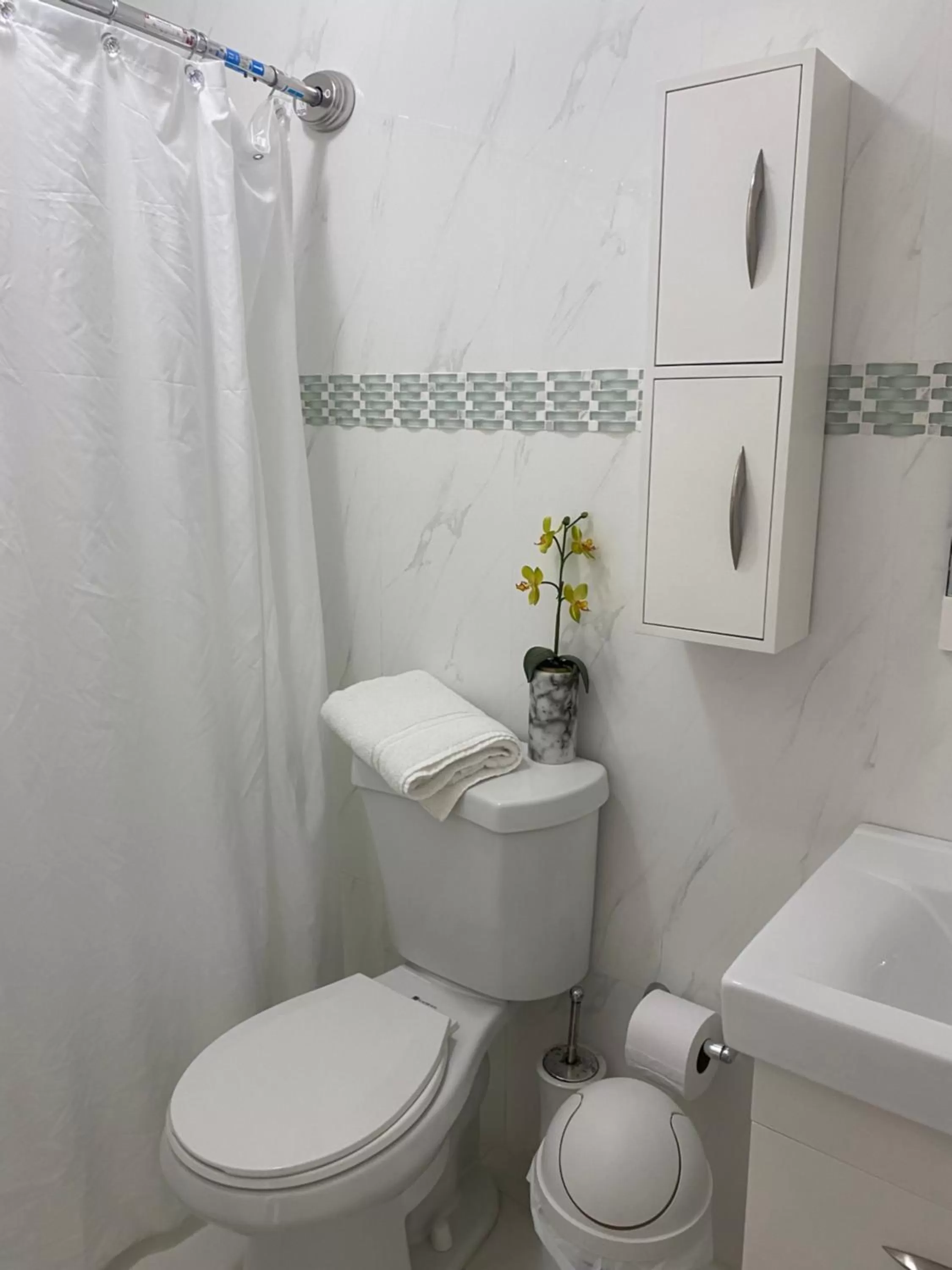 Bathroom in Itza-Bella Suites