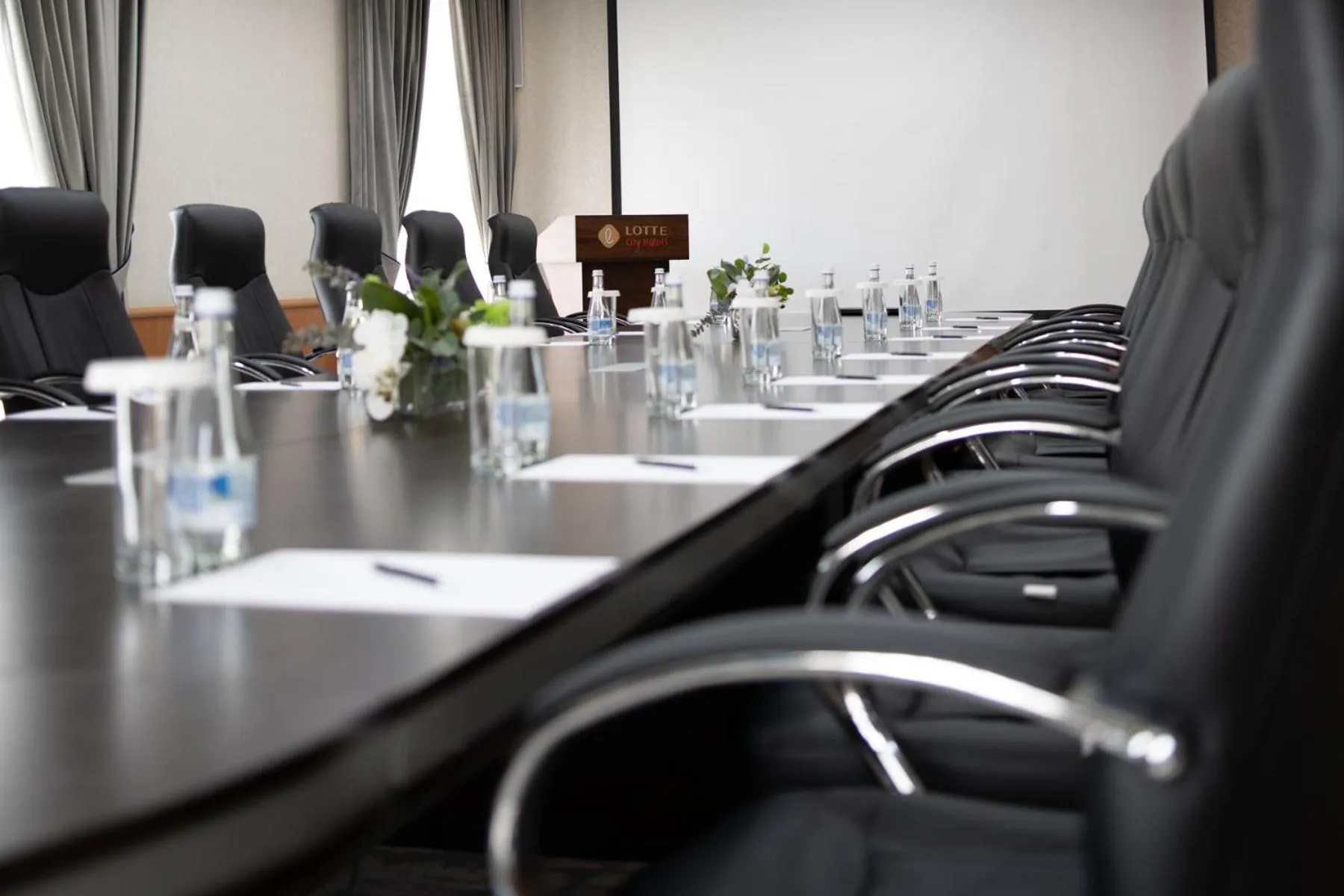 Meeting/conference room in LOTTE City Hotels Tashkent Palace