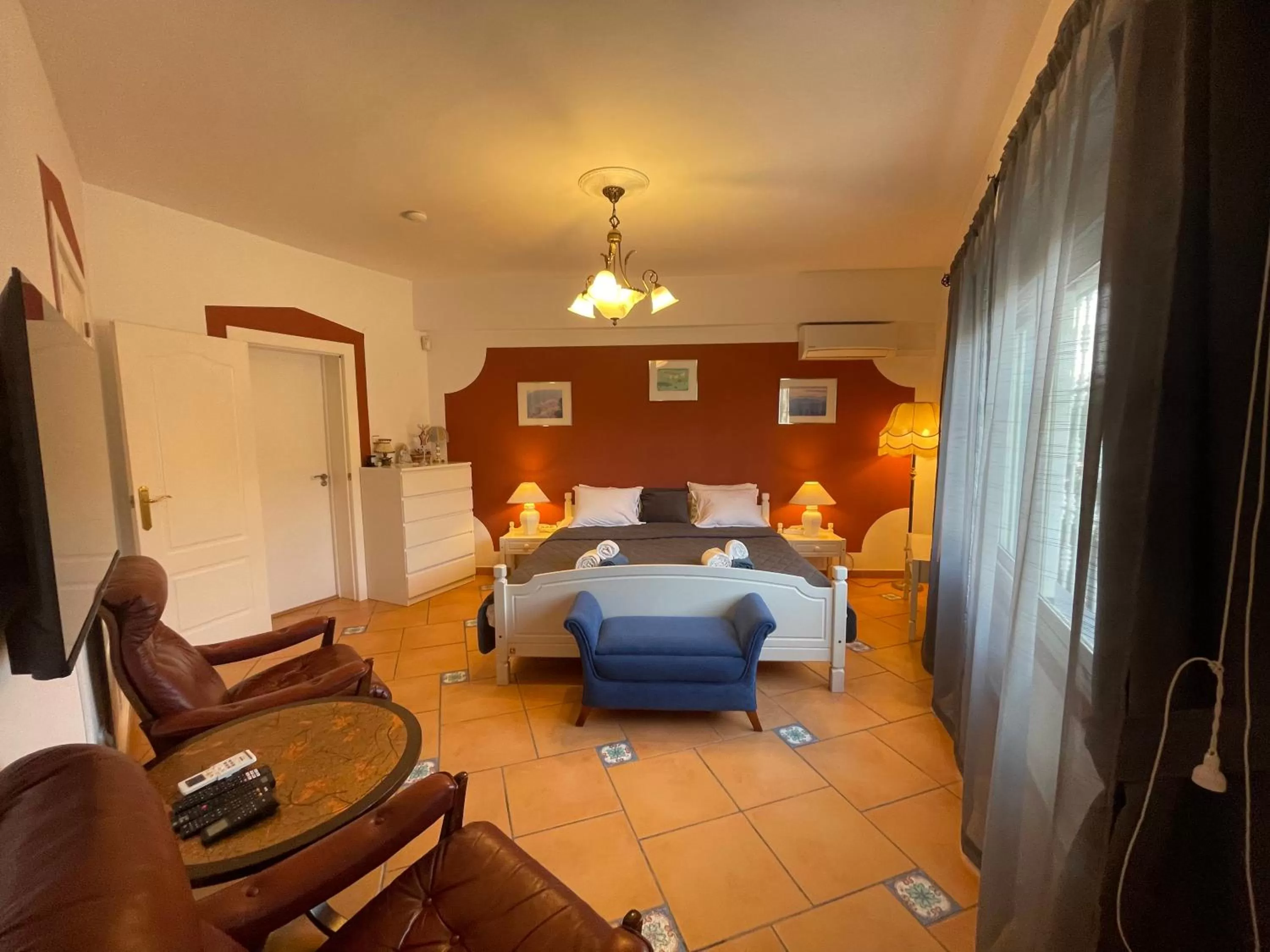 Queen Room in Anna's garden