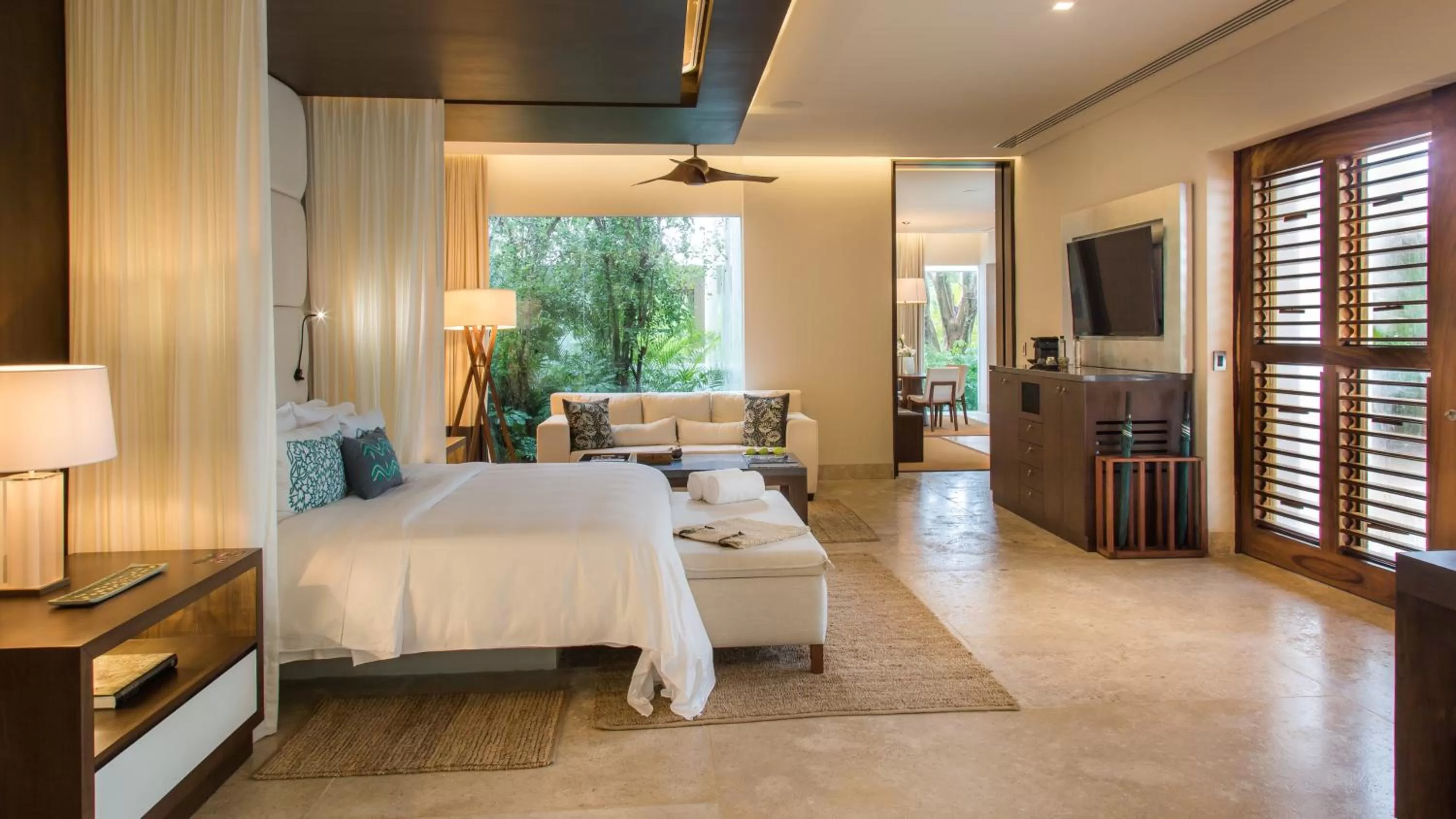 TV and multimedia, Bed in Chablé Yucatan