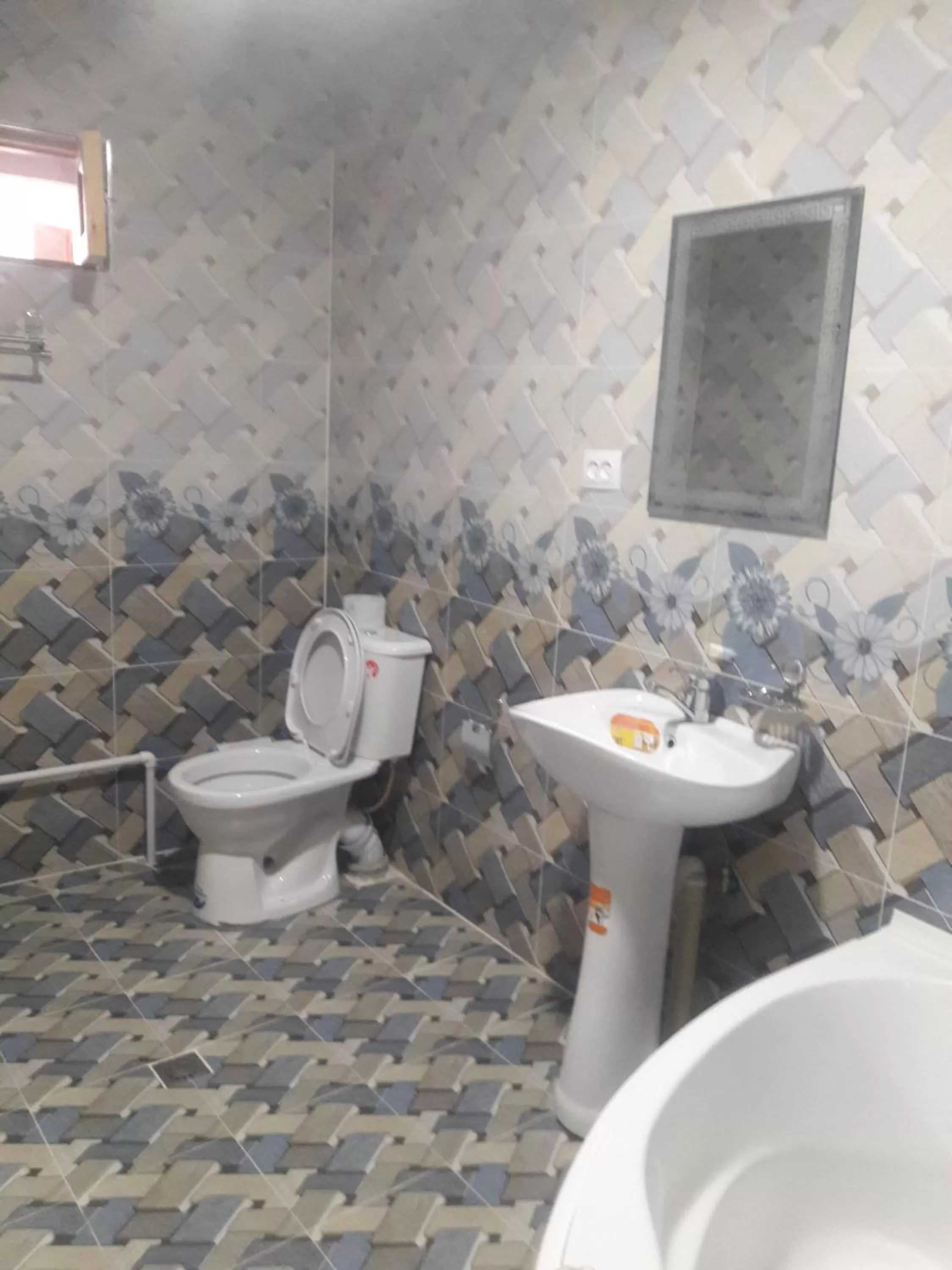 Shower, Bathroom in HOTEL-129