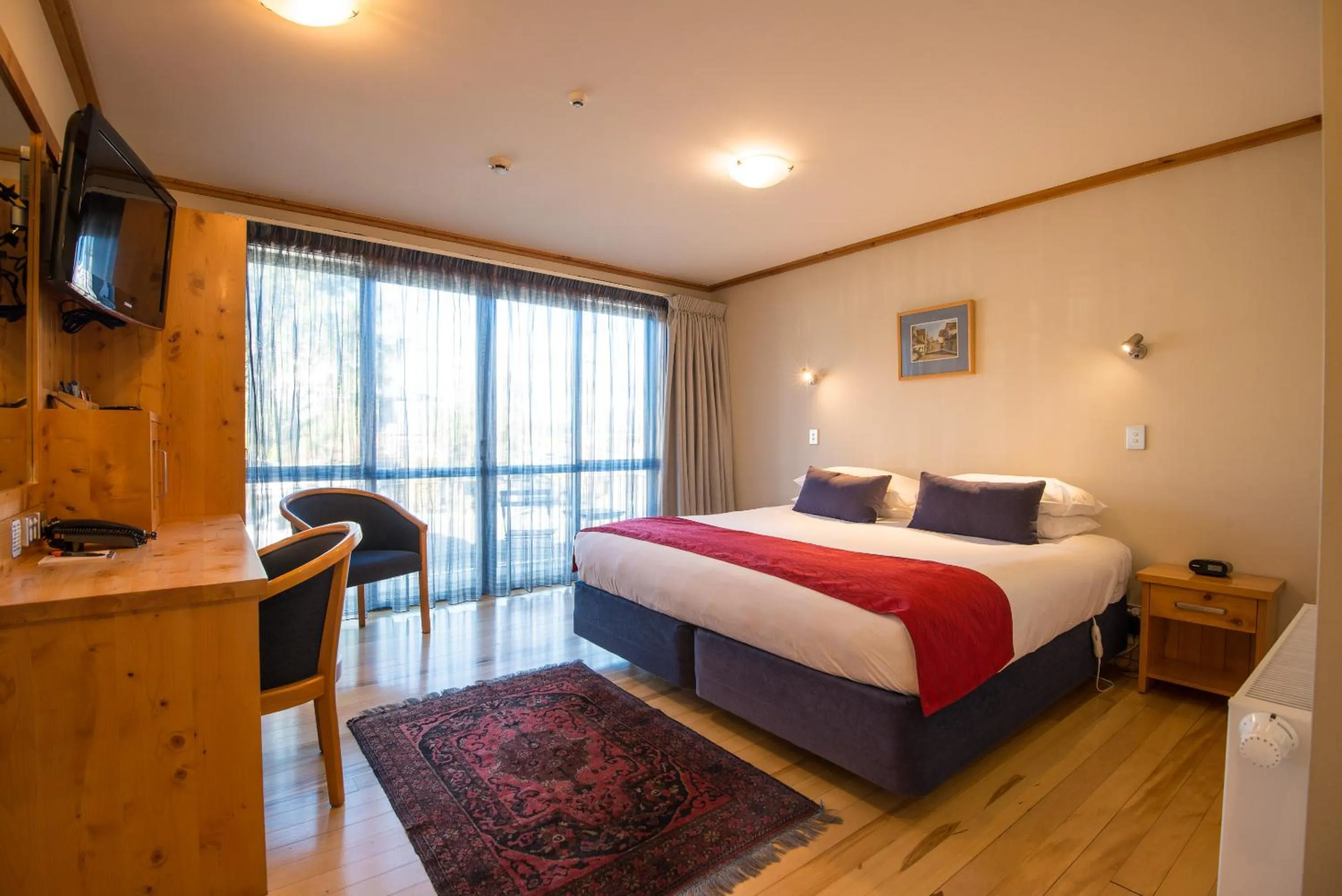 Communal lounge/ TV room, Bed in Coronation Lodge