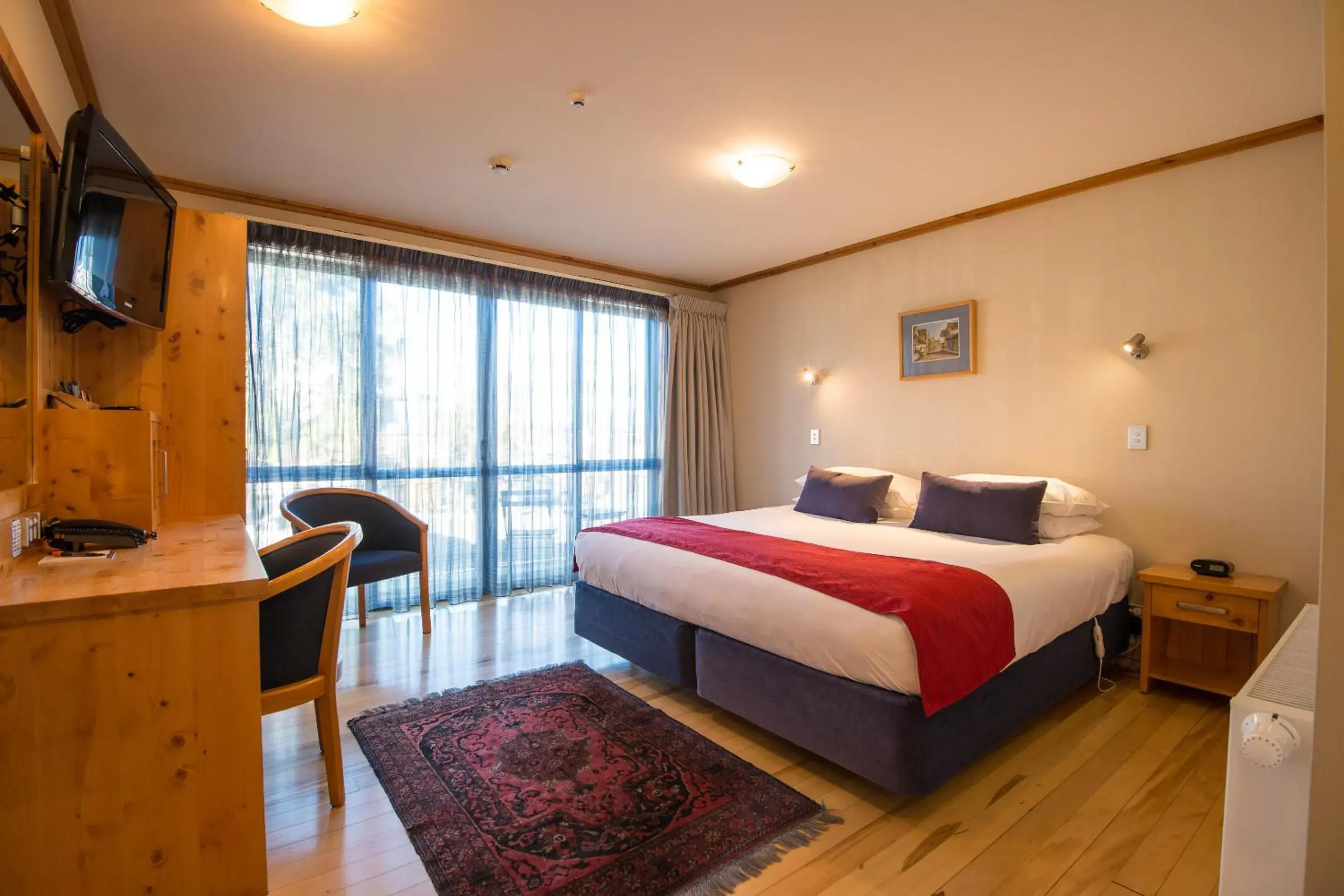 Deluxe King Room in Coronation Lodge Deluxe King Room in Coronation Lodge