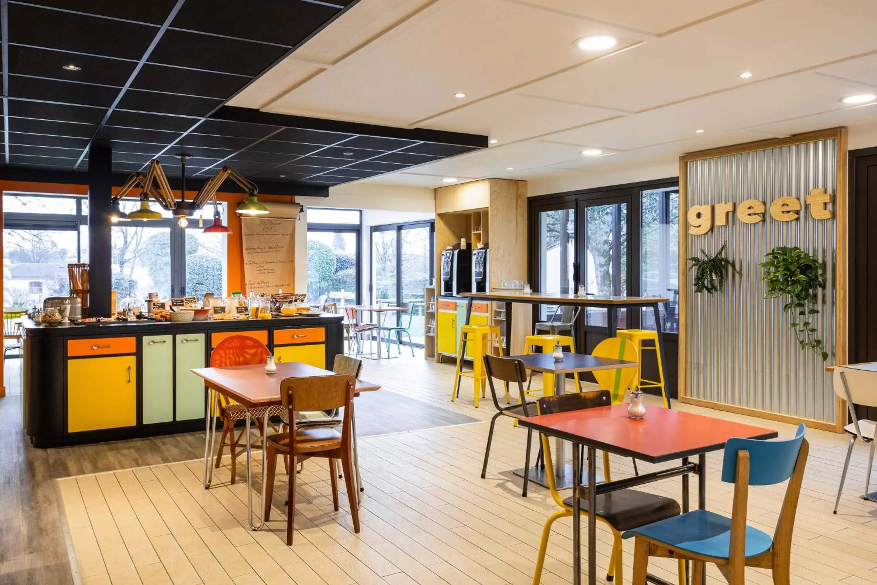 Restaurant/places to eat in greet hôtel Angoulême