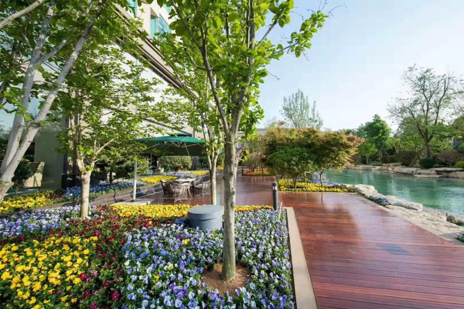 Spring in Wyndham Qingdao l Free Fixed-Time Shuttle Service Between Hotel and Airport & North Railway Station l Outdoor Children's Amusement Park l 1-Hour Play Snooker or Table Tennis