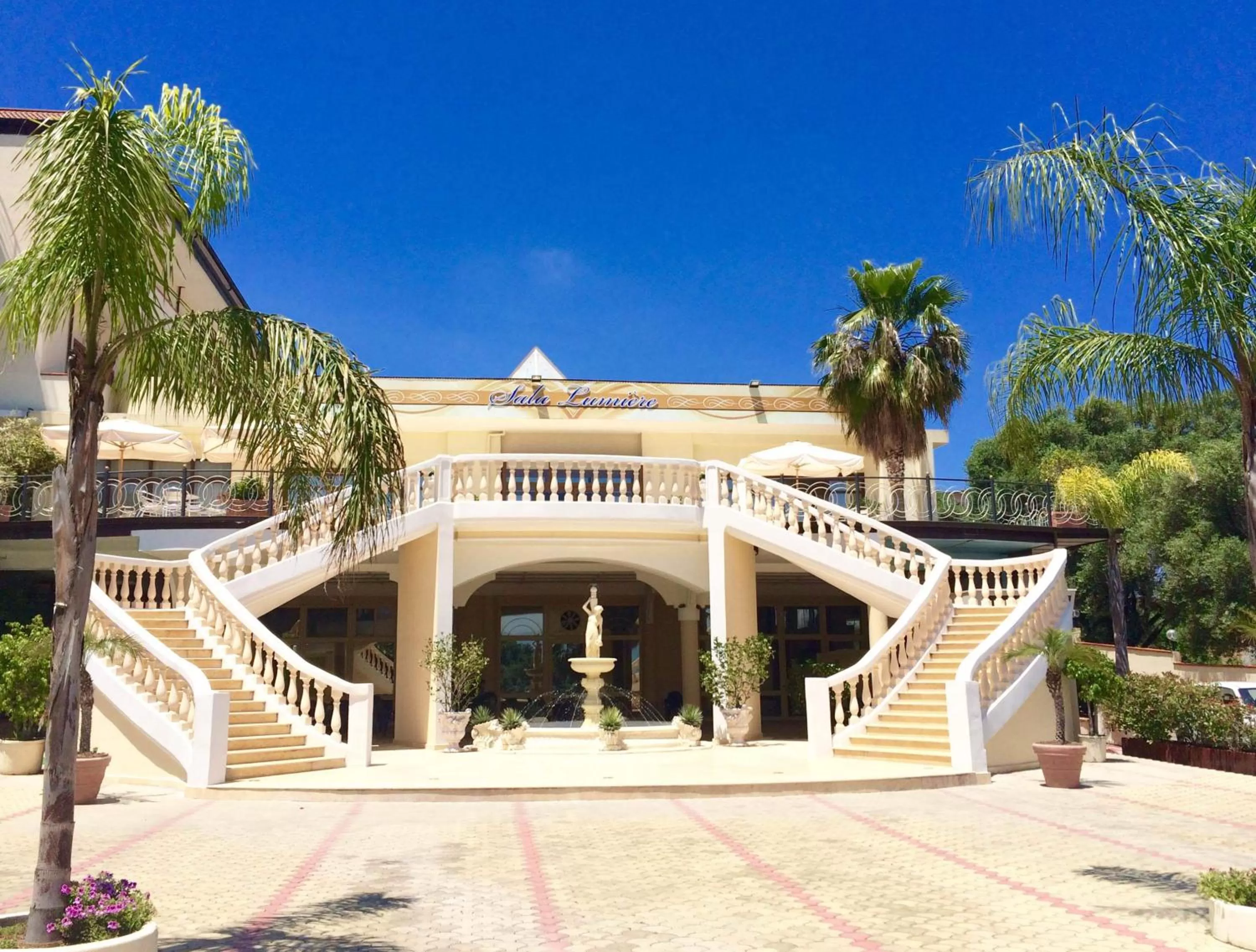 Pool view in Grand Hotel Stella Maris Italia