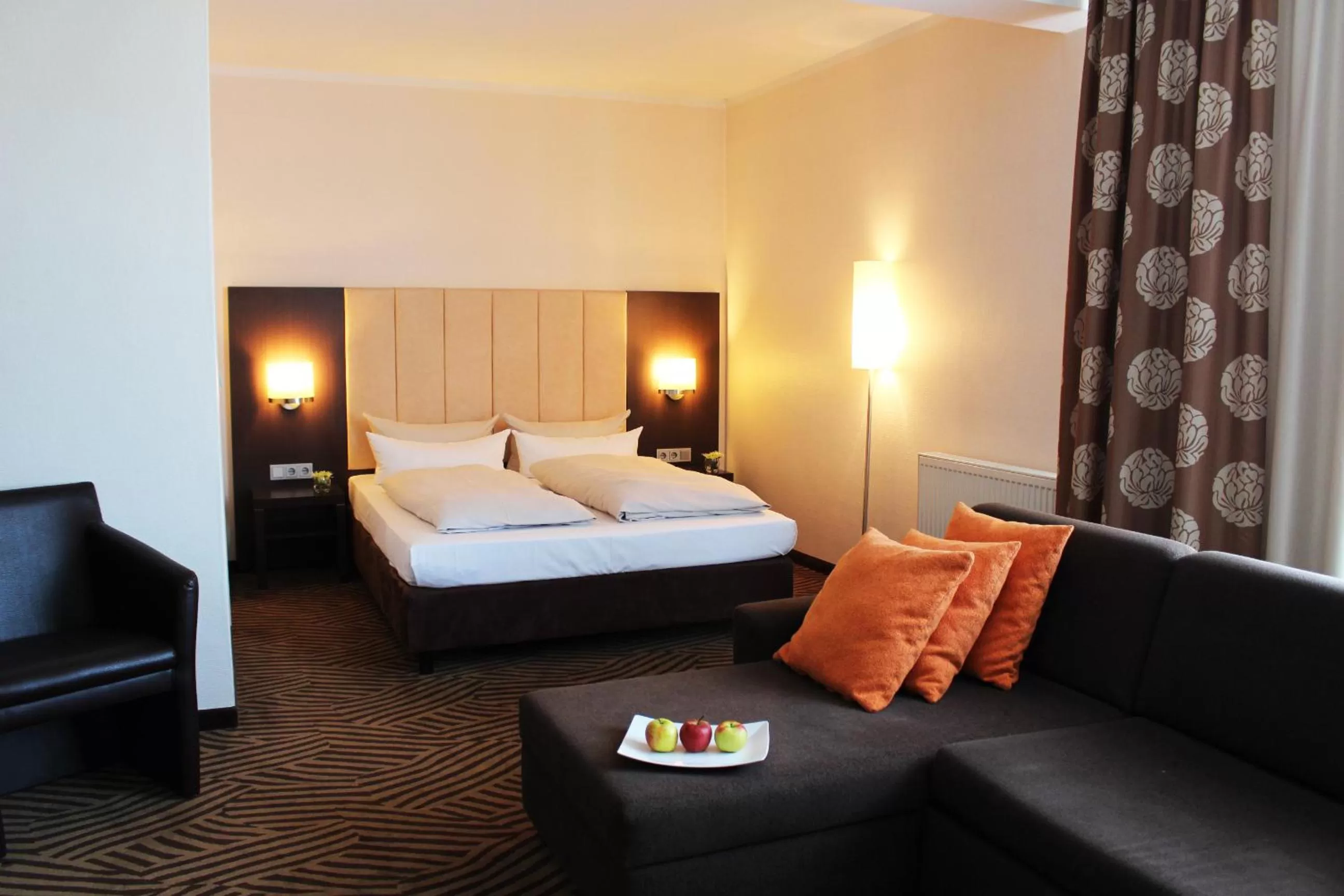 Photo of the whole room, Bed in Best Western soibelmanns Frankfurt Airport