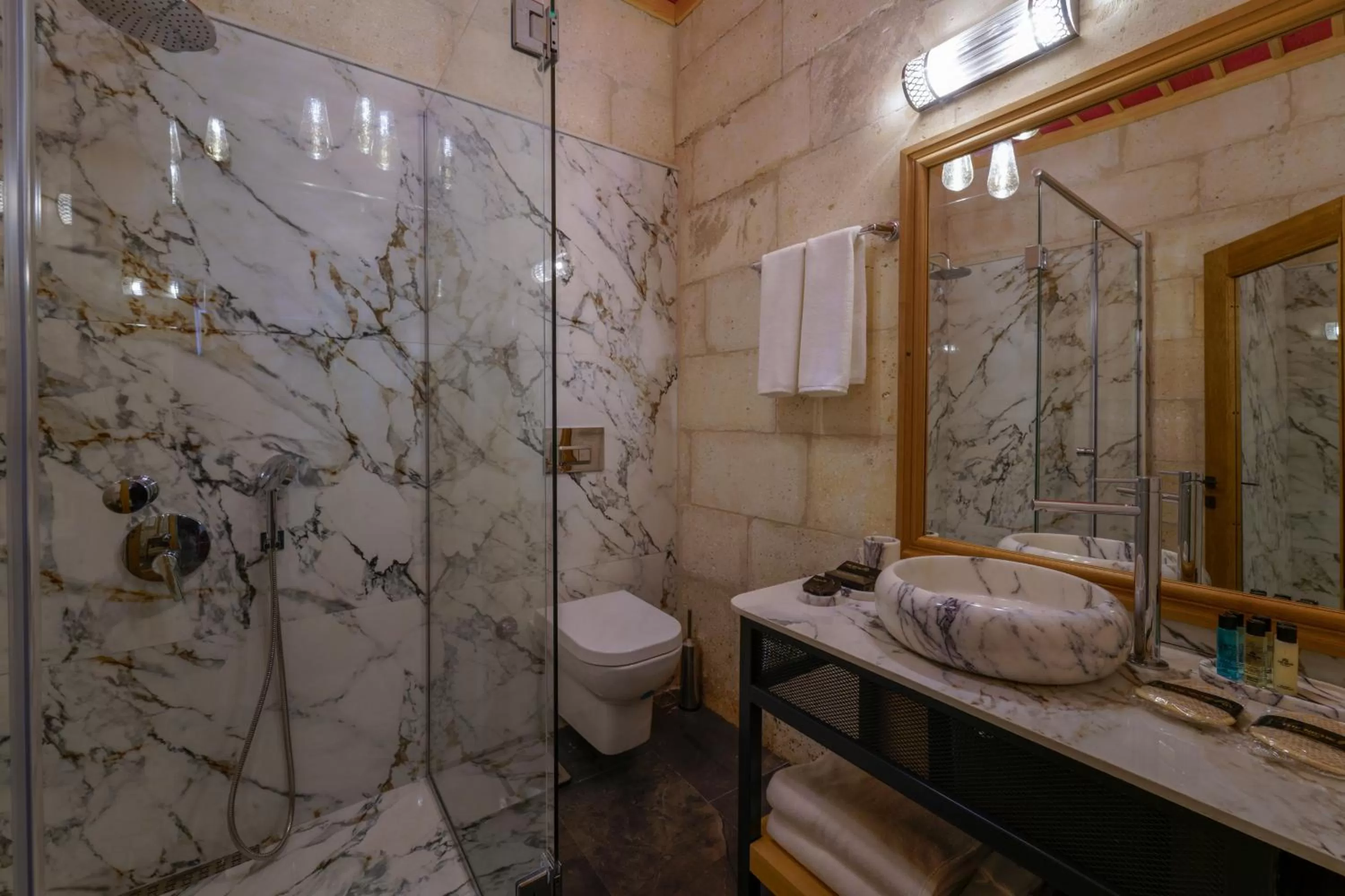 Shower in The Niche Cave Hotel