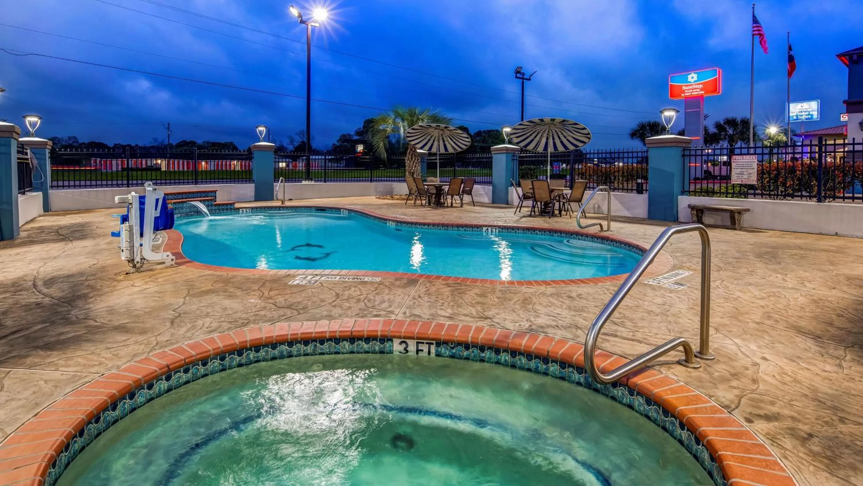 Spa and wellness centre/facilities in SureStay Plus Hotel by Best Western Alvin