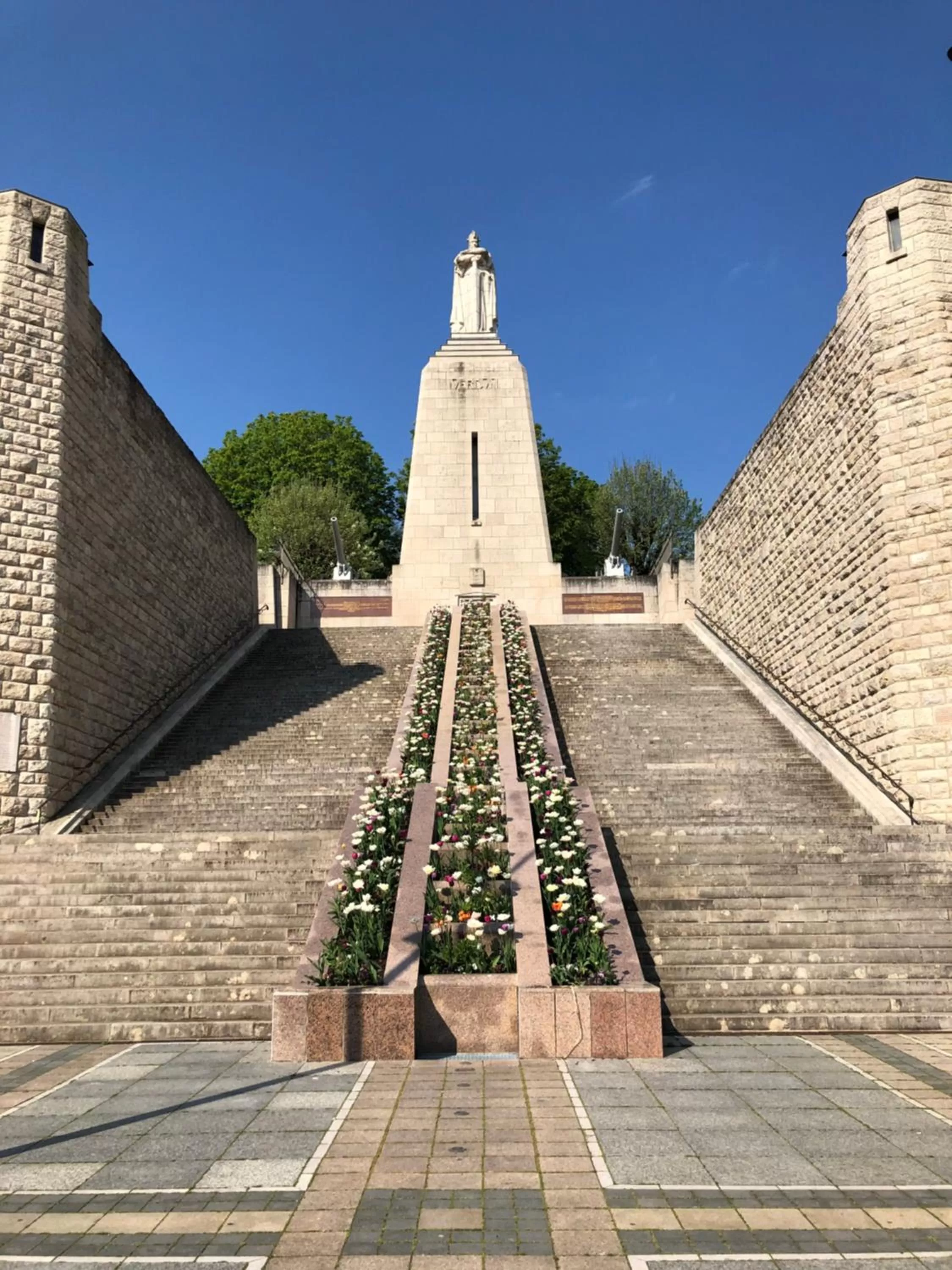 Nearby landmark in Hôtel Restaurant le Privilège - authentic by balladins