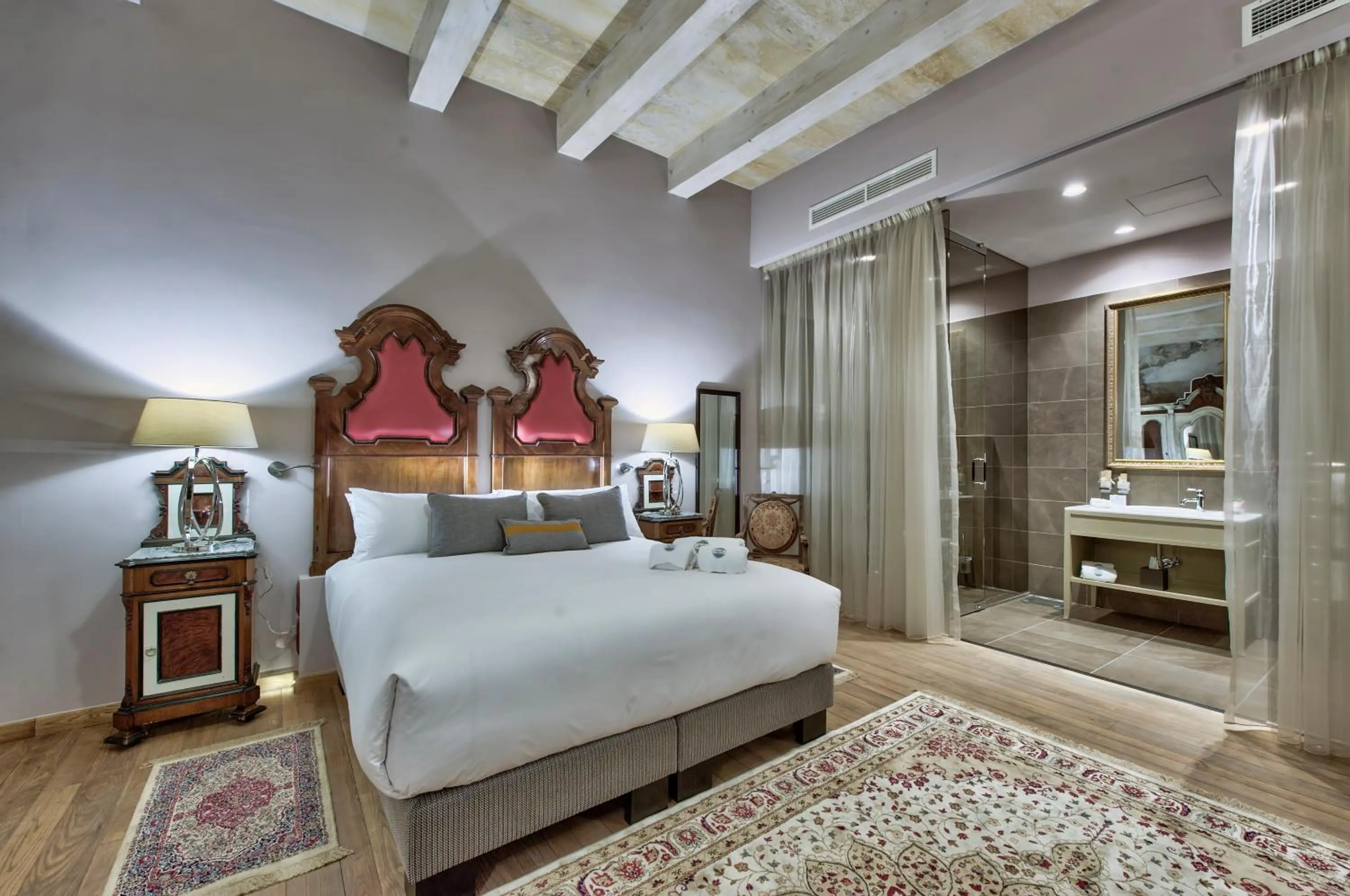 Photo of the whole room, Bed in Palazzo Consiglia - IK Collection