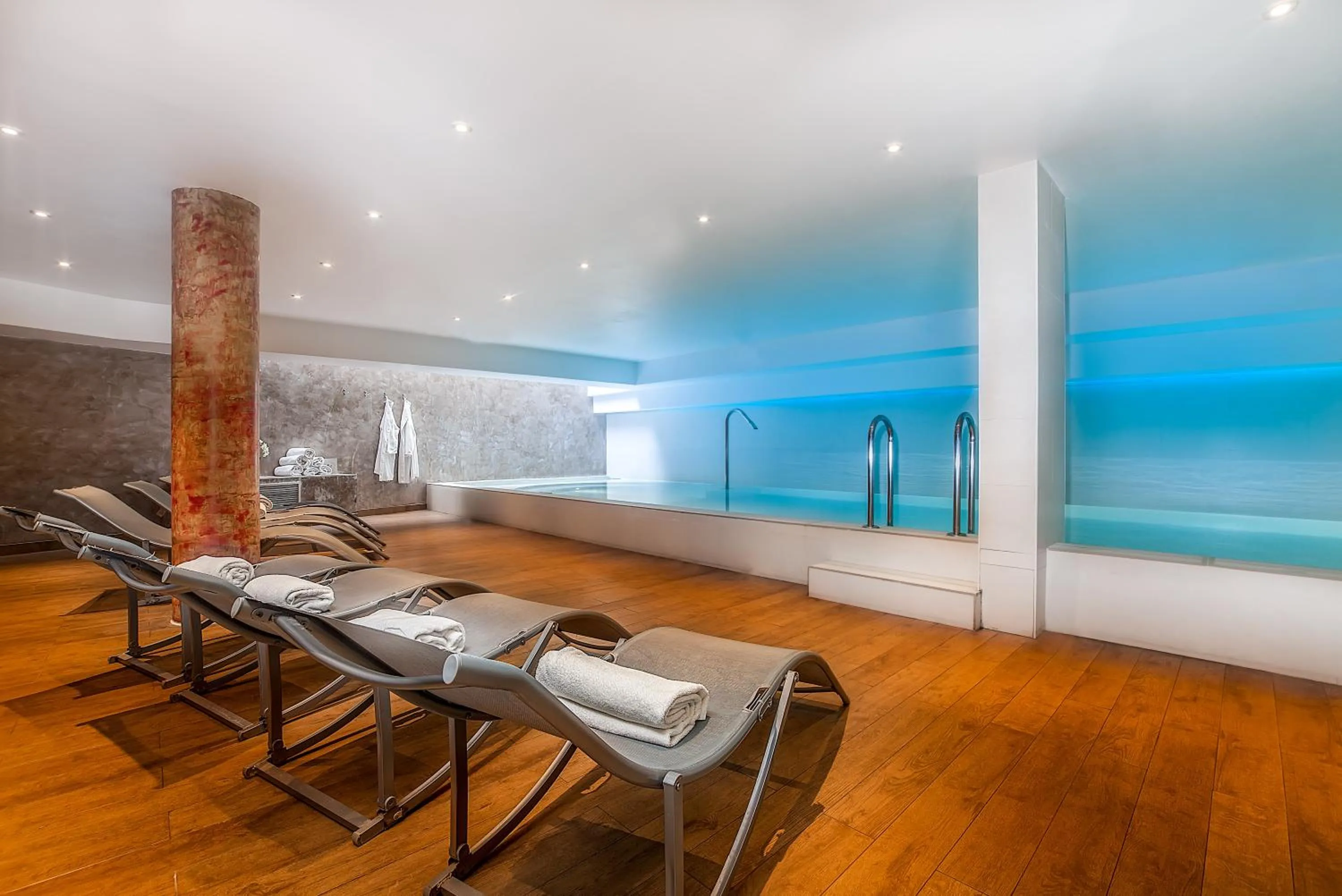 Hot Tub in Hôtel Montaigne & Spa - Cannes Centre