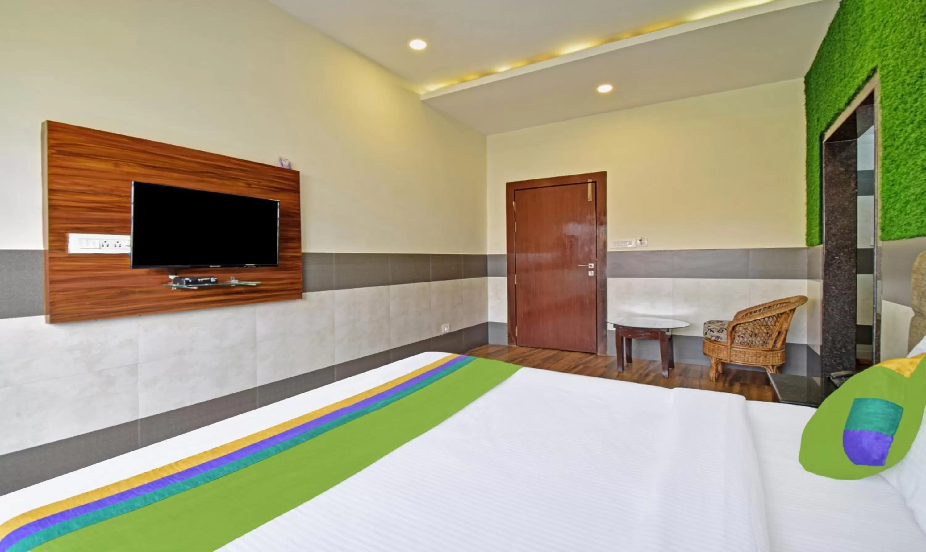 Bedroom, Bed in Treebo Sky Point