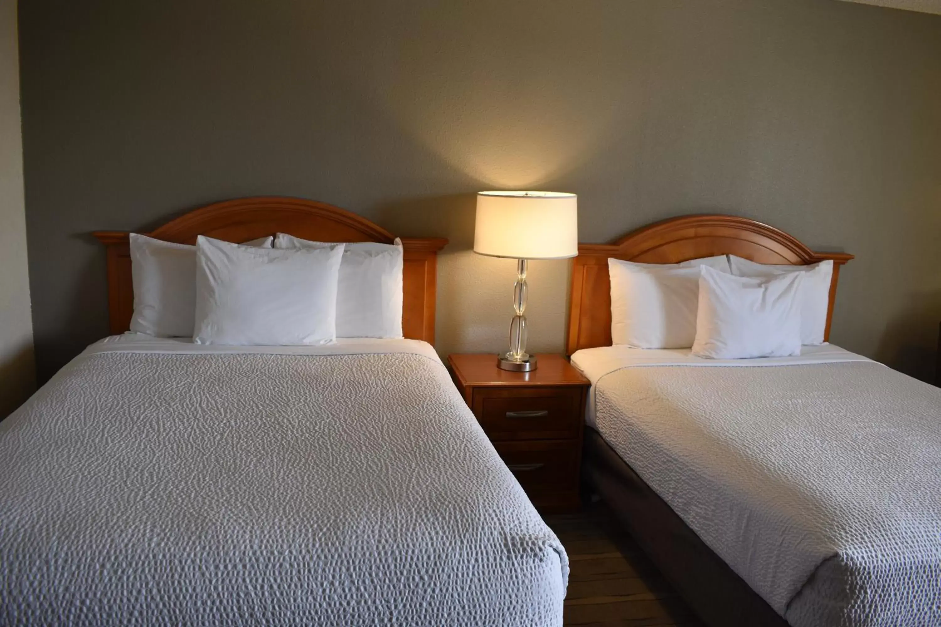 Queen Room with Two Queen Beds in Inn at the Convention Center Queen Room with Two Queen Beds in Inn at the Convention Center