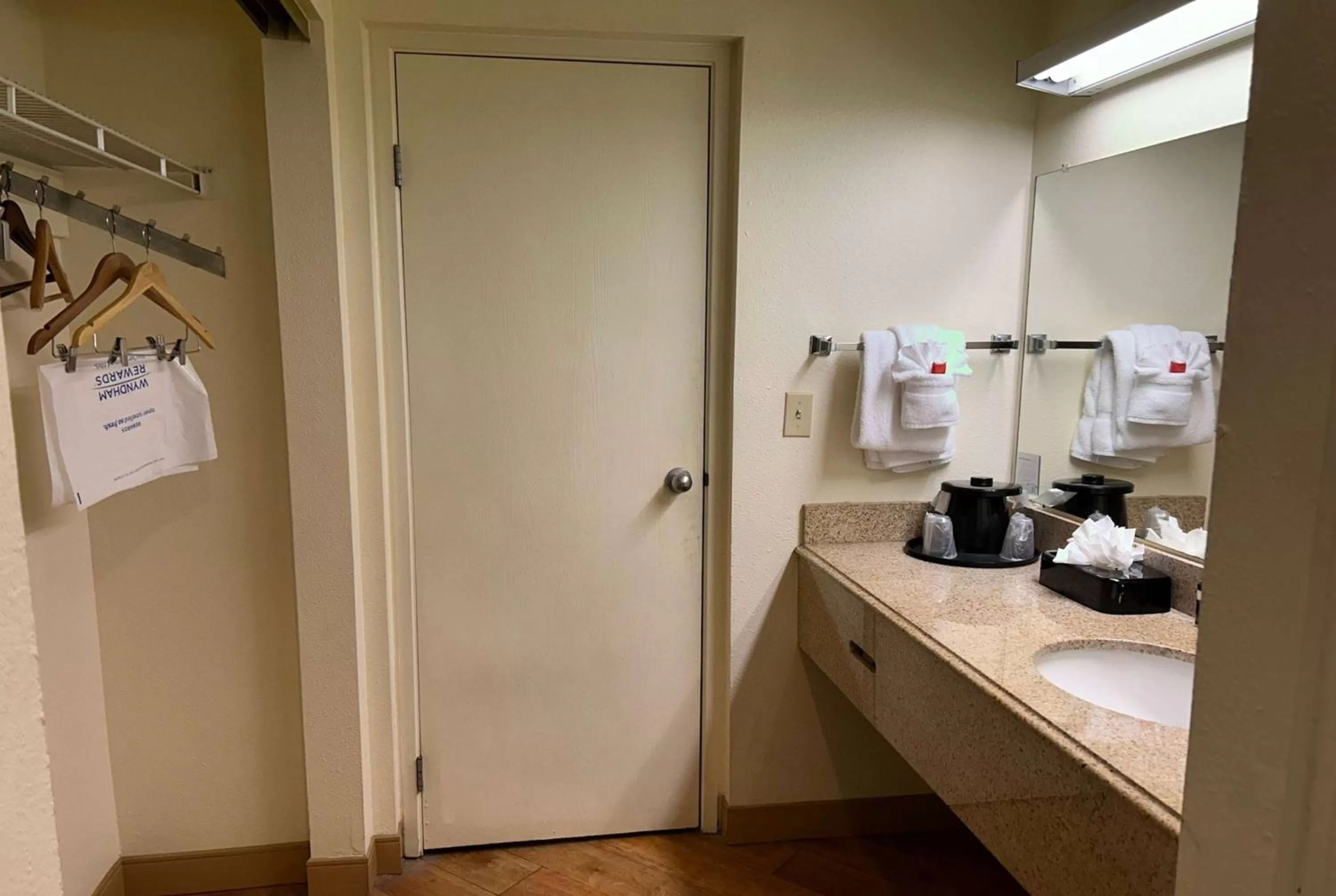 TV and multimedia in La Quinta by Wyndham Orlando South