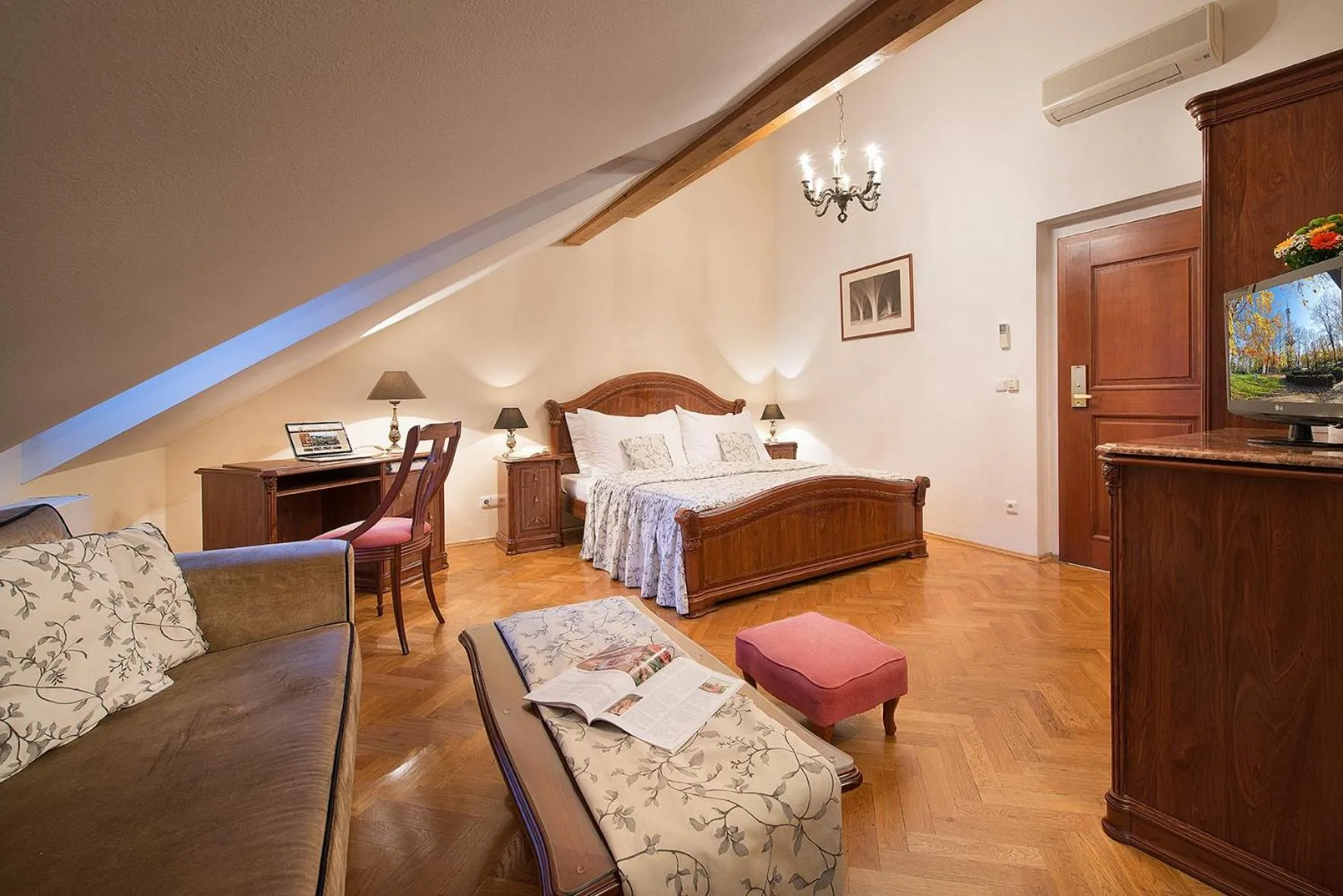 Bedroom, Bed in Boutique Hotel Constans