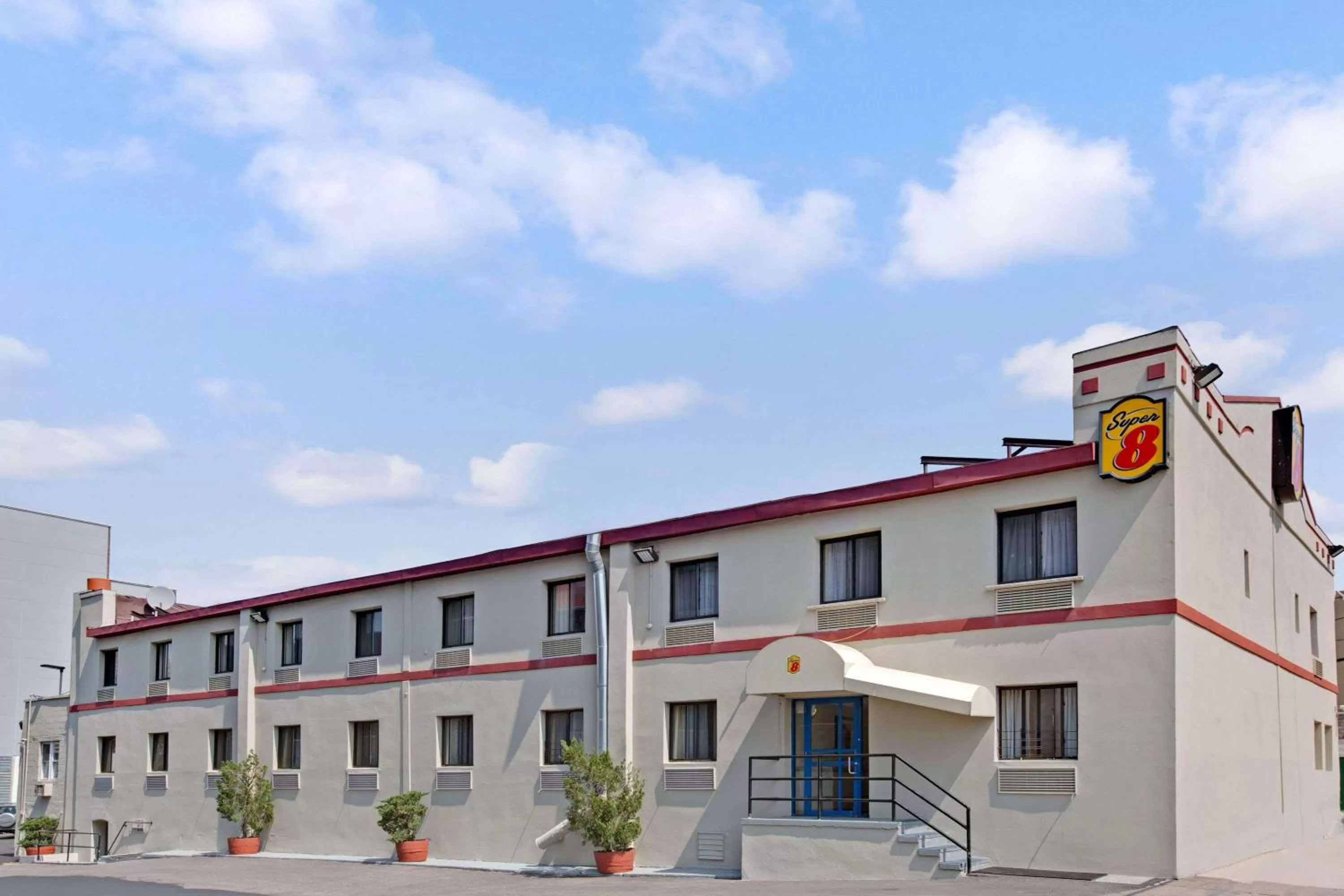 Property building in Super 8 by Wyndham Long Island City LGA Hotel