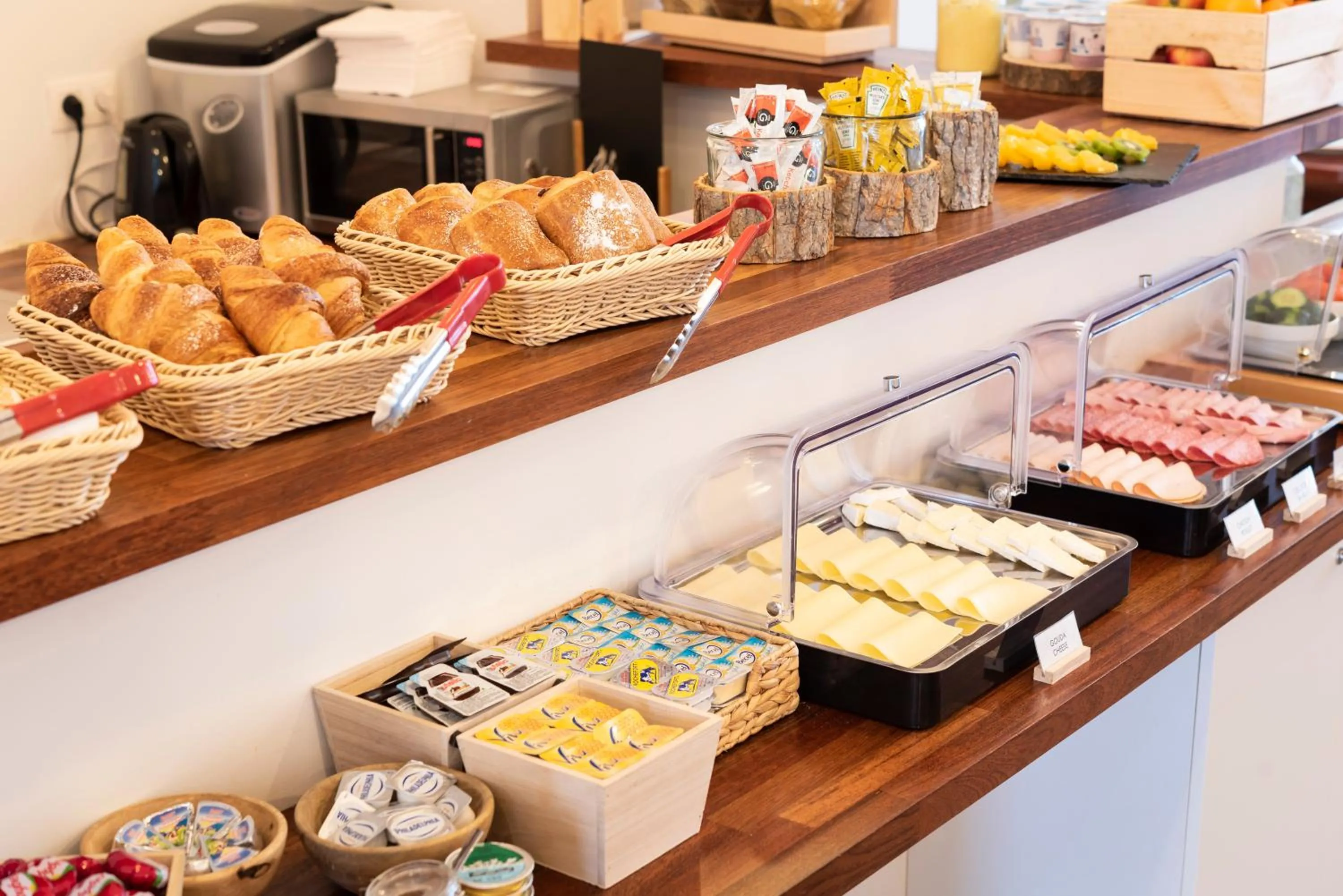 Buffet breakfast in Beverly Hills Hotel