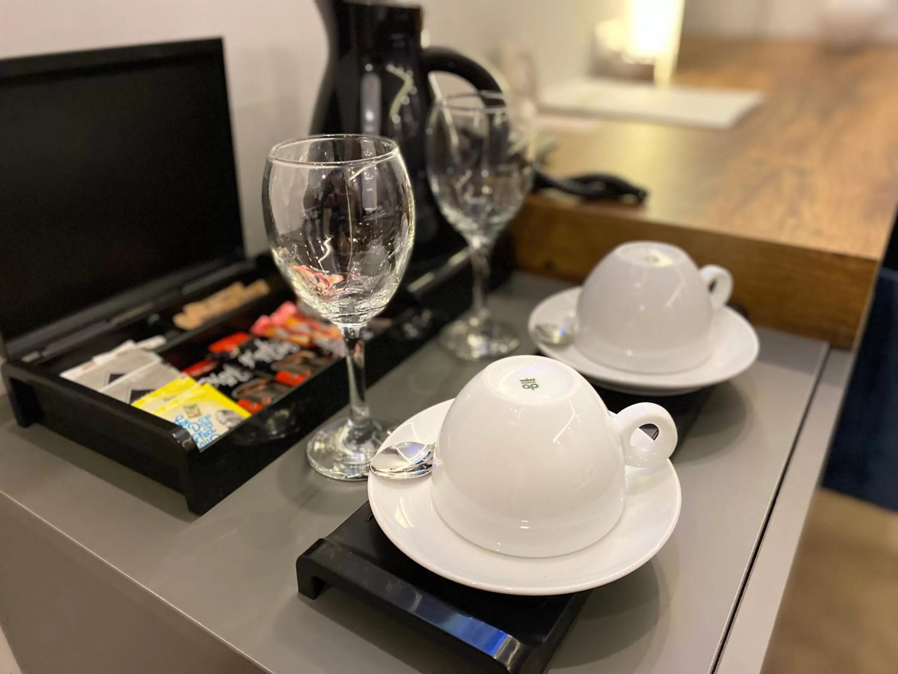 Coffee/tea facilities, Restaurant/Places to Eat in IG Hotel