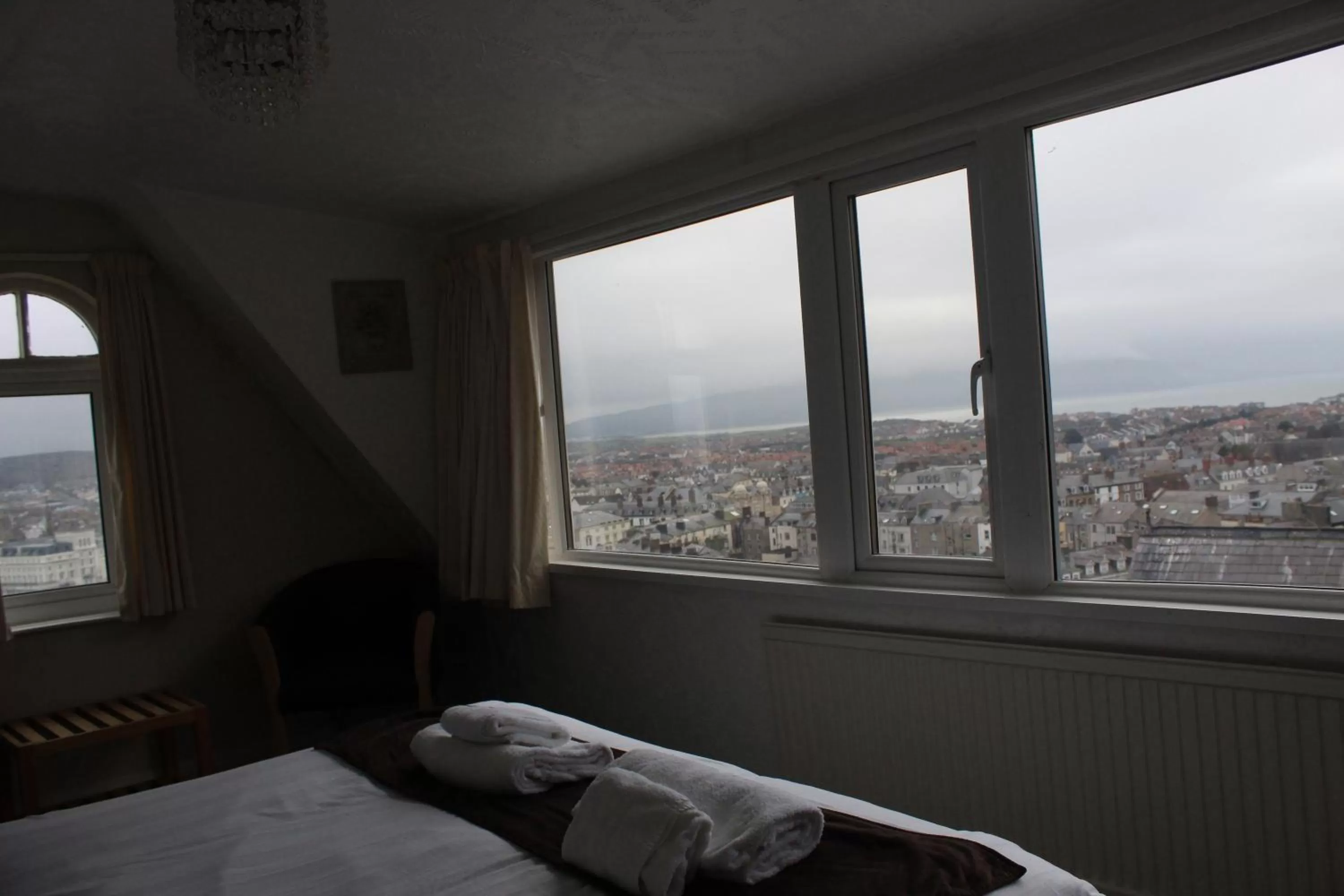 View (from property/room), Bed in Headlands Hotel