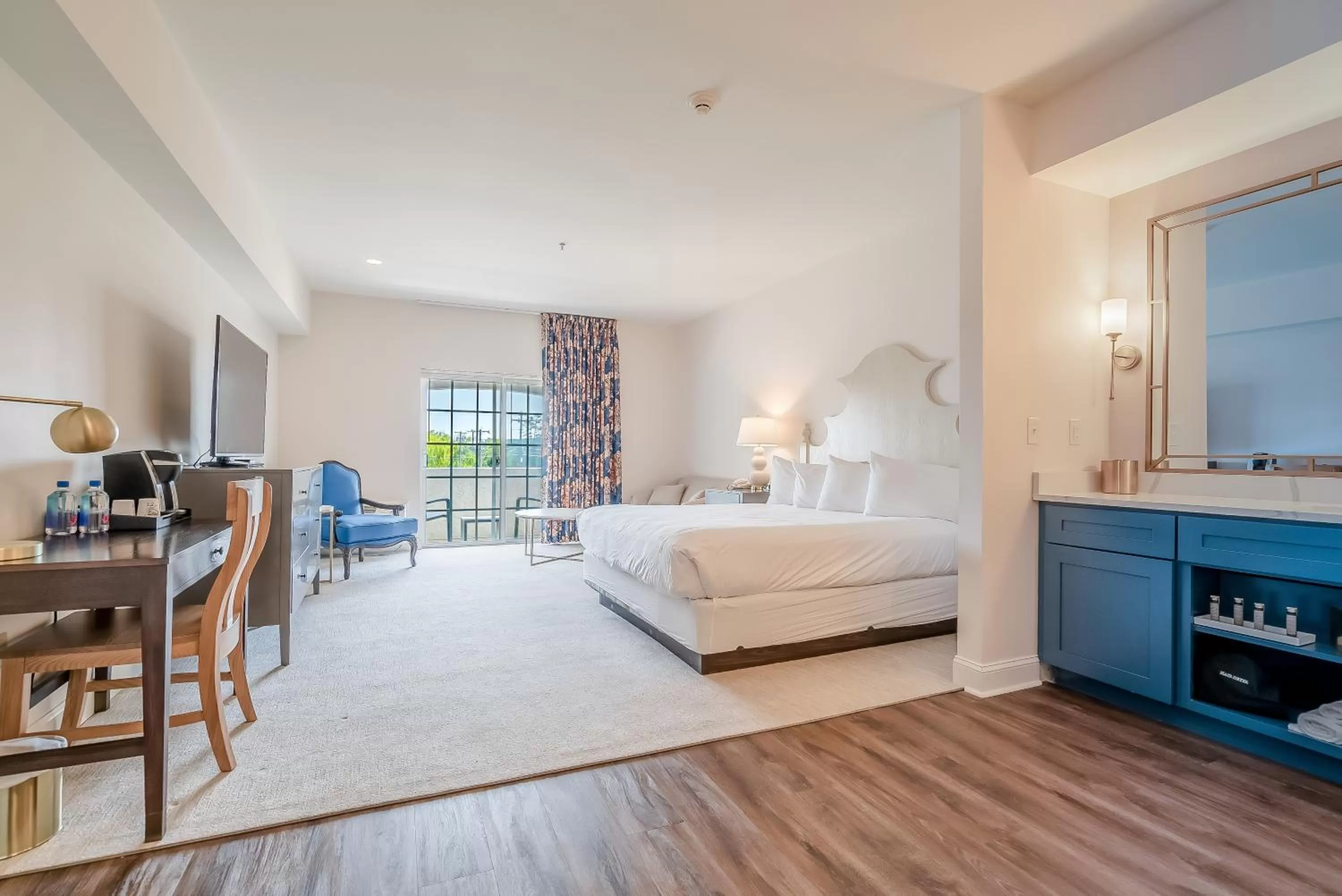 Bedroom, Bed in Chateau Renault