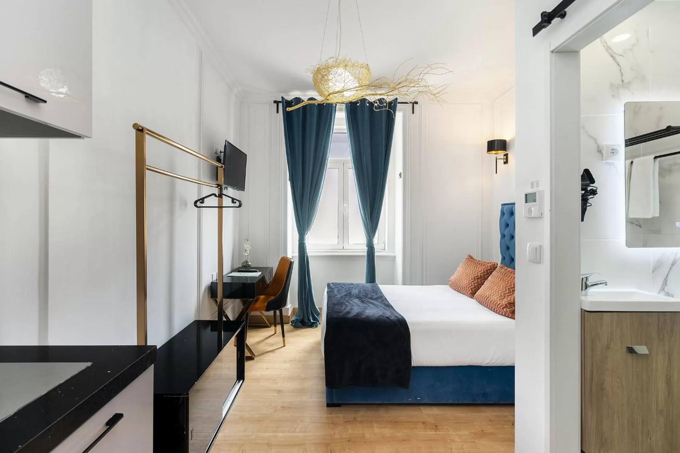 Bedroom, Bed in Lisbon 5 Hotel