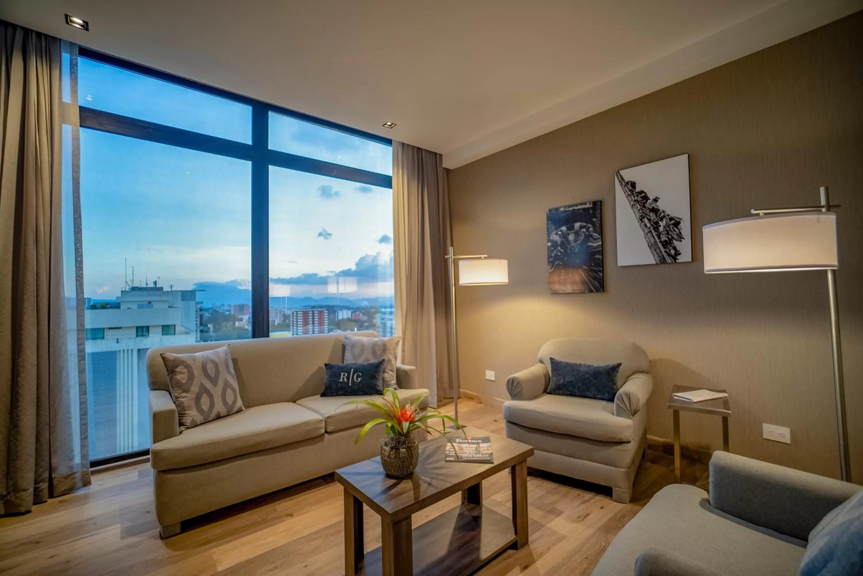 Living room in Wyndham Garden Guatemala City