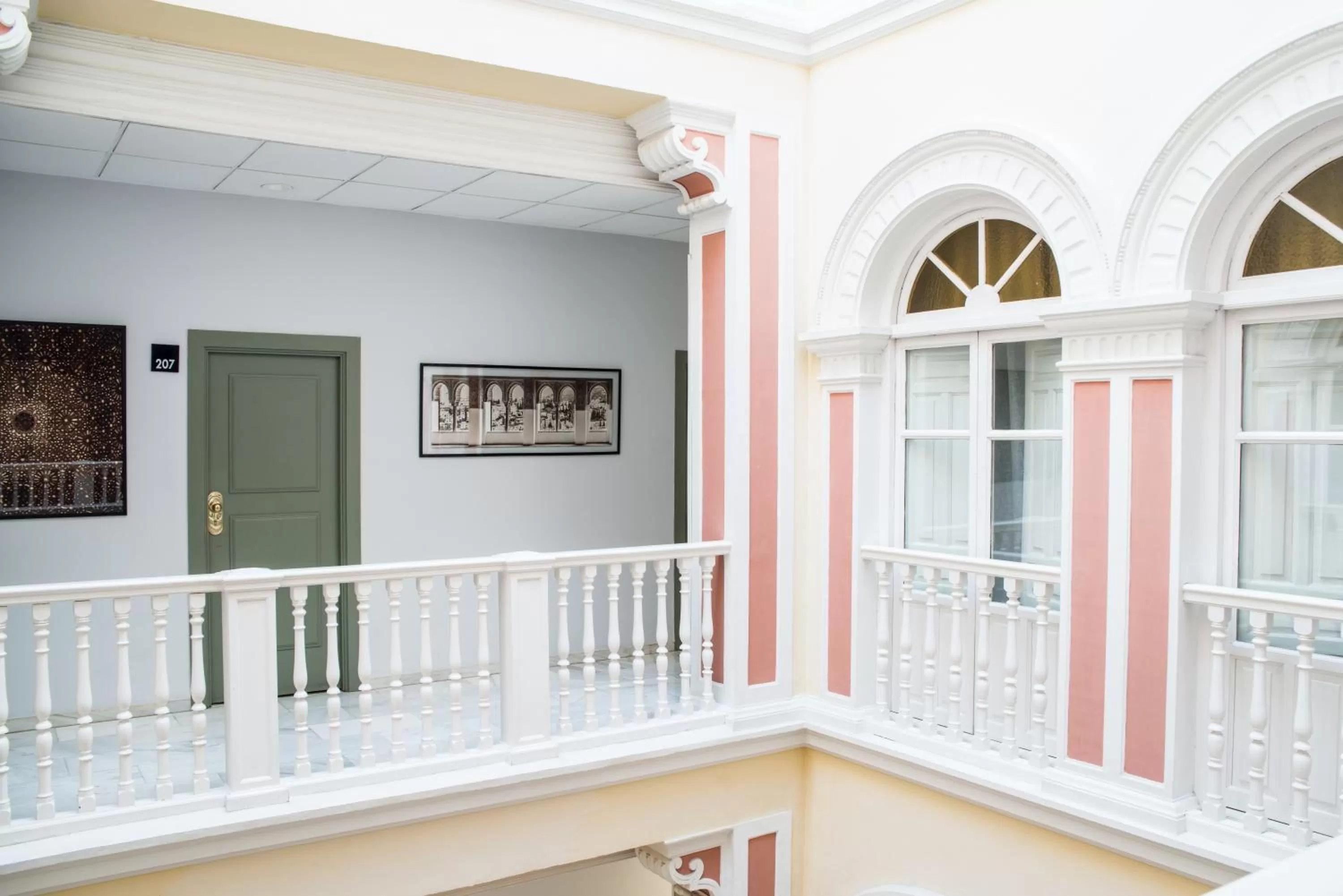 Area and facilities in Hotel Inglaterra