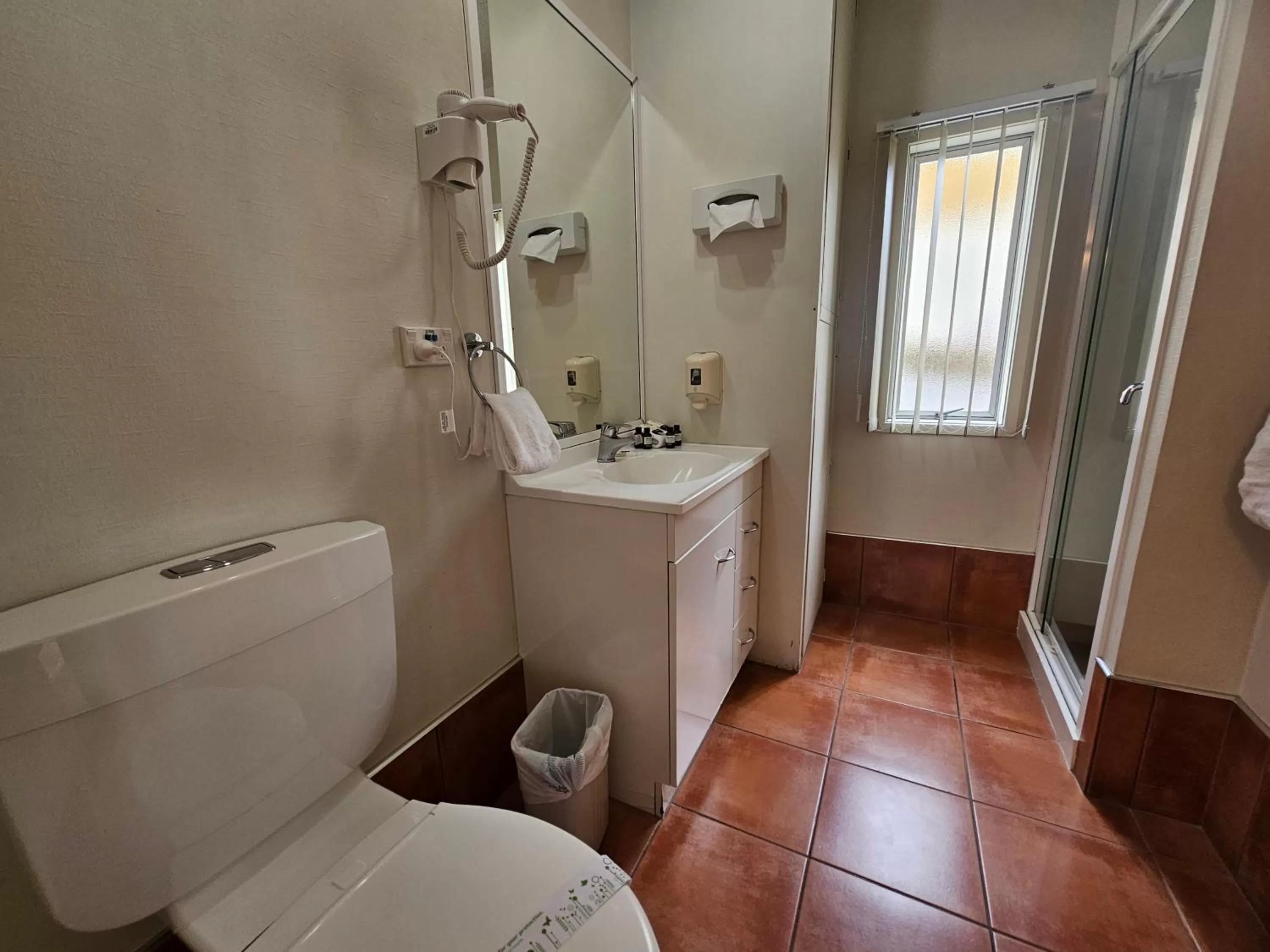 Bathroom in Tui Oaks Motel