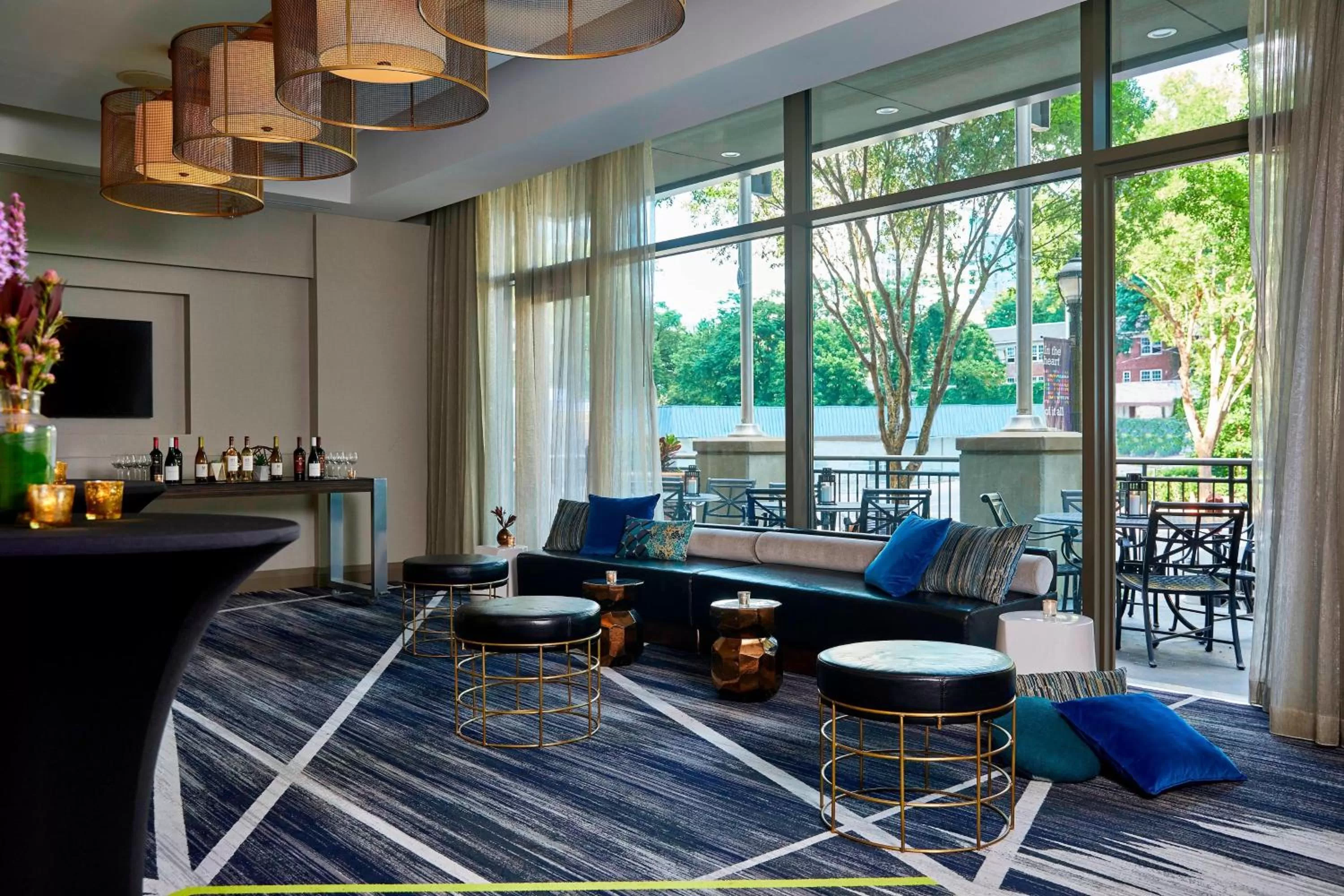 Lounge or bar in Renaissance Atlanta Midtown Hotel